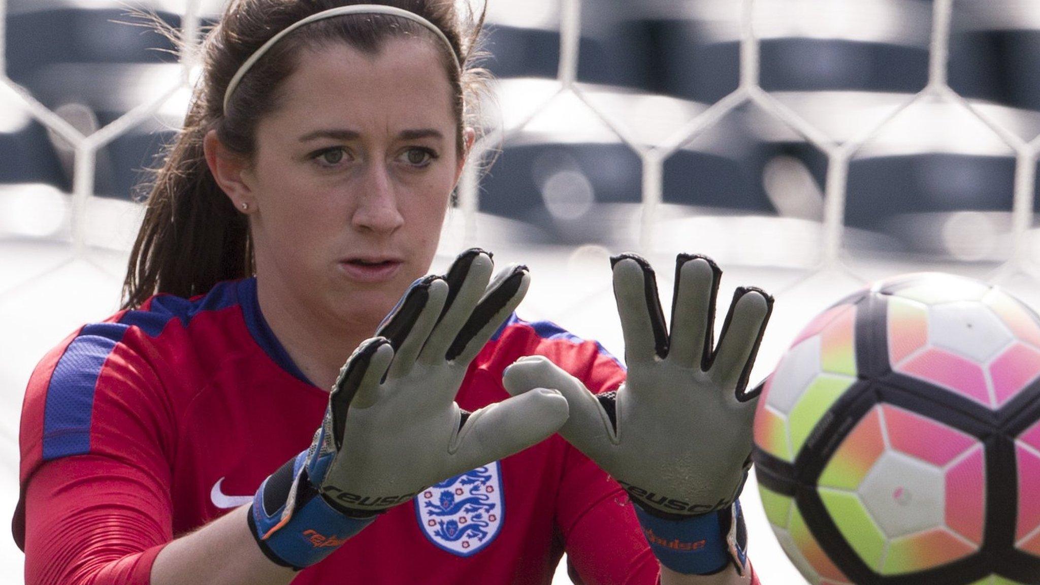 Lizzie Durack training with the England squad in 2017