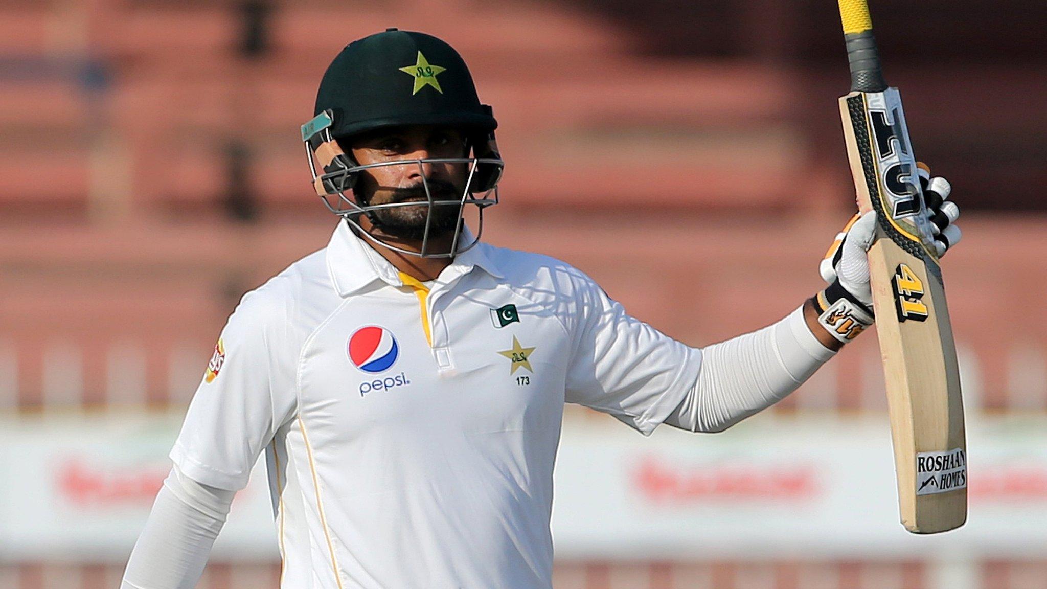 Mohammad Hafeez celebrates reaching 50