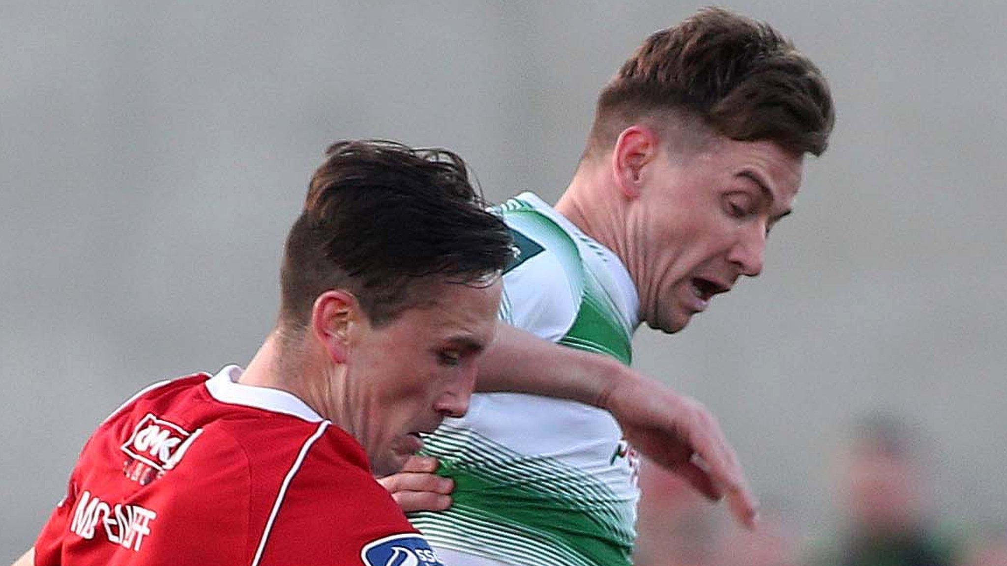 Derry's Aaron McEneff battles with Shamrock Rovers' Ronan Finn