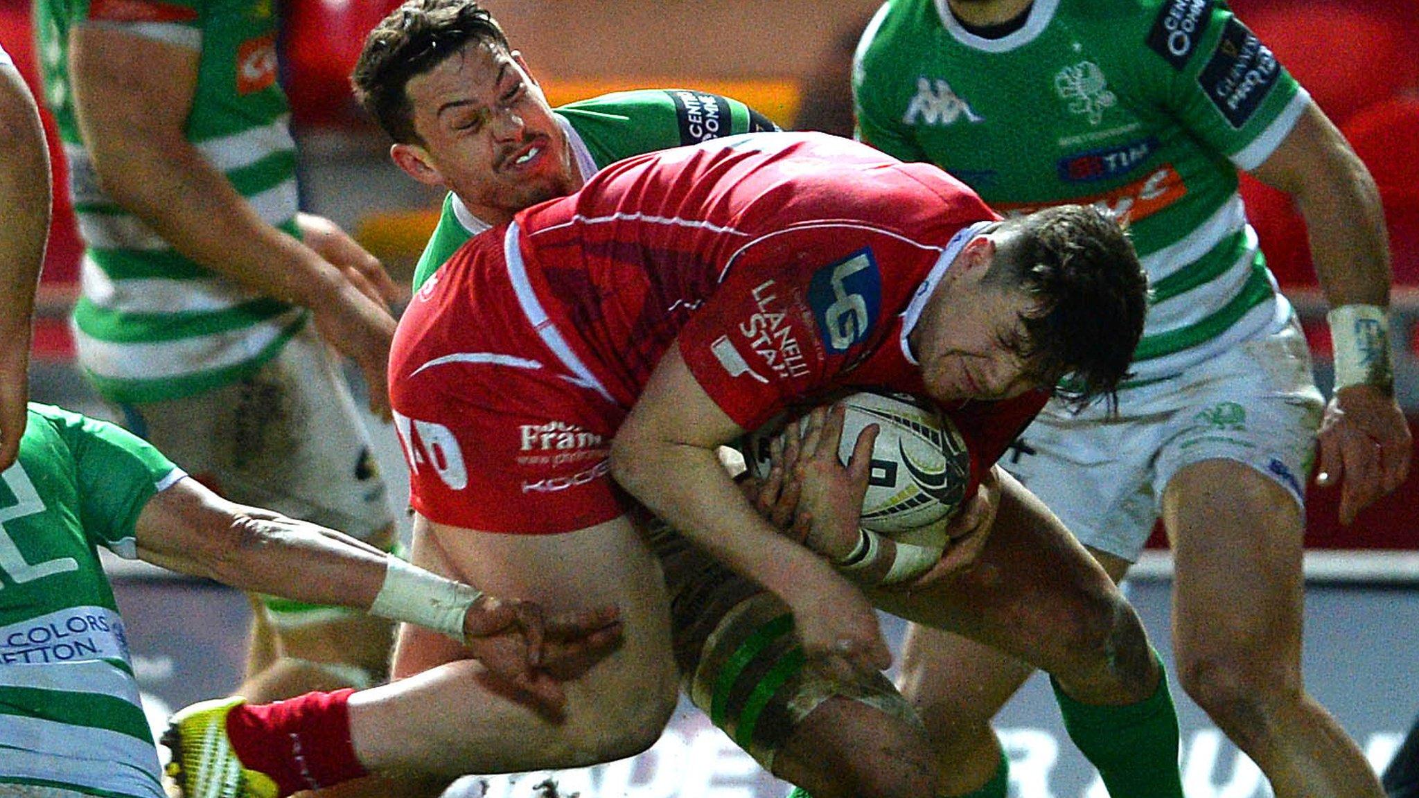 Steffan Evans scores his second try