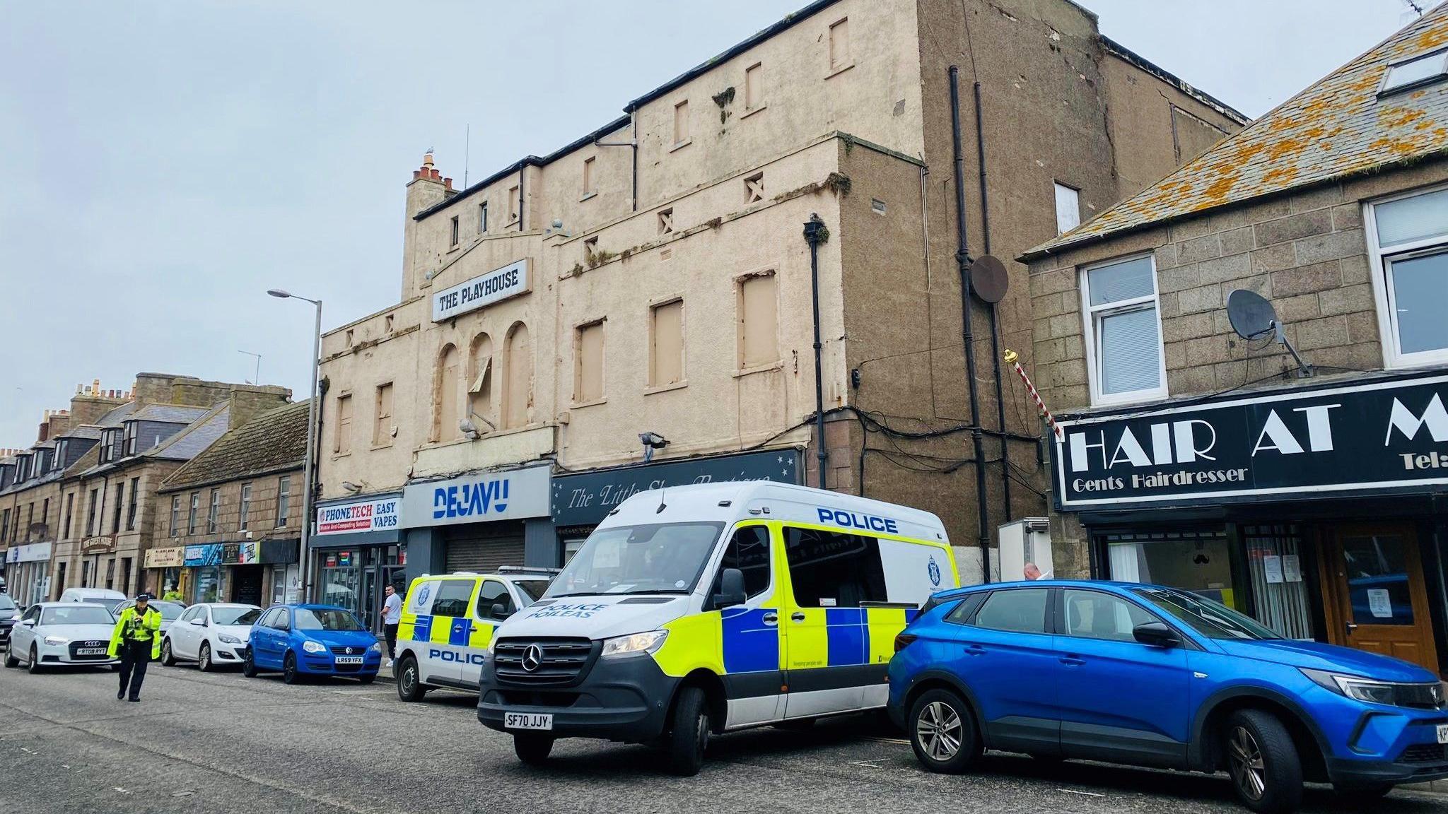 Police at scene of search warrant being executed in Peterhead's Queen Street