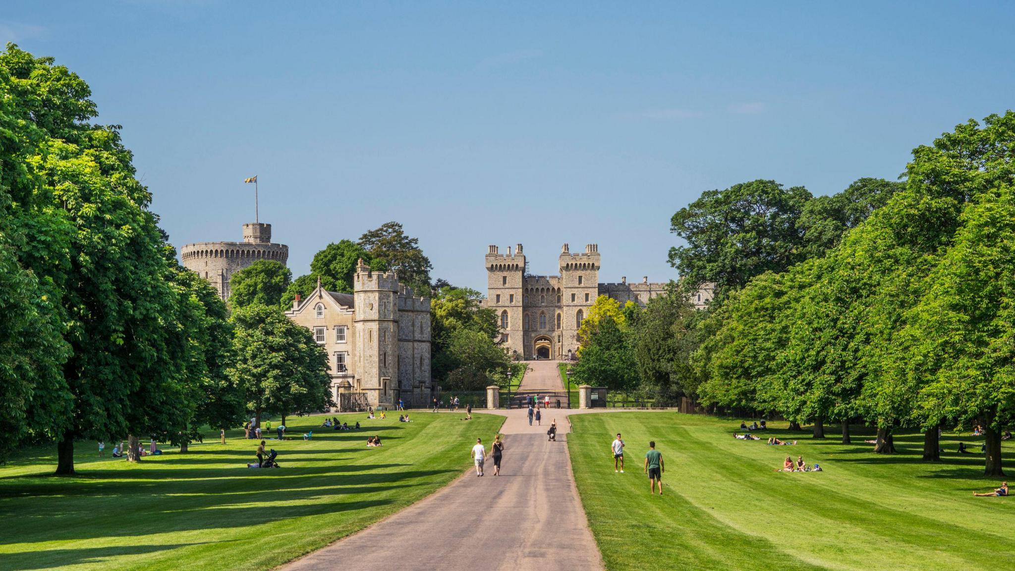 People on the Great Walk at Windsor Castle 