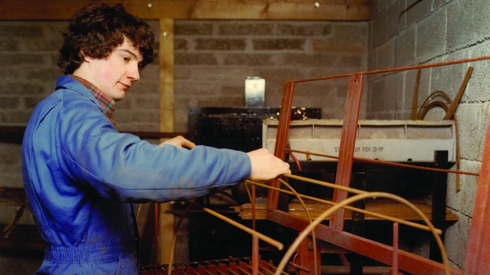 Stewart Greumach òg a thòisich Island Fabrications