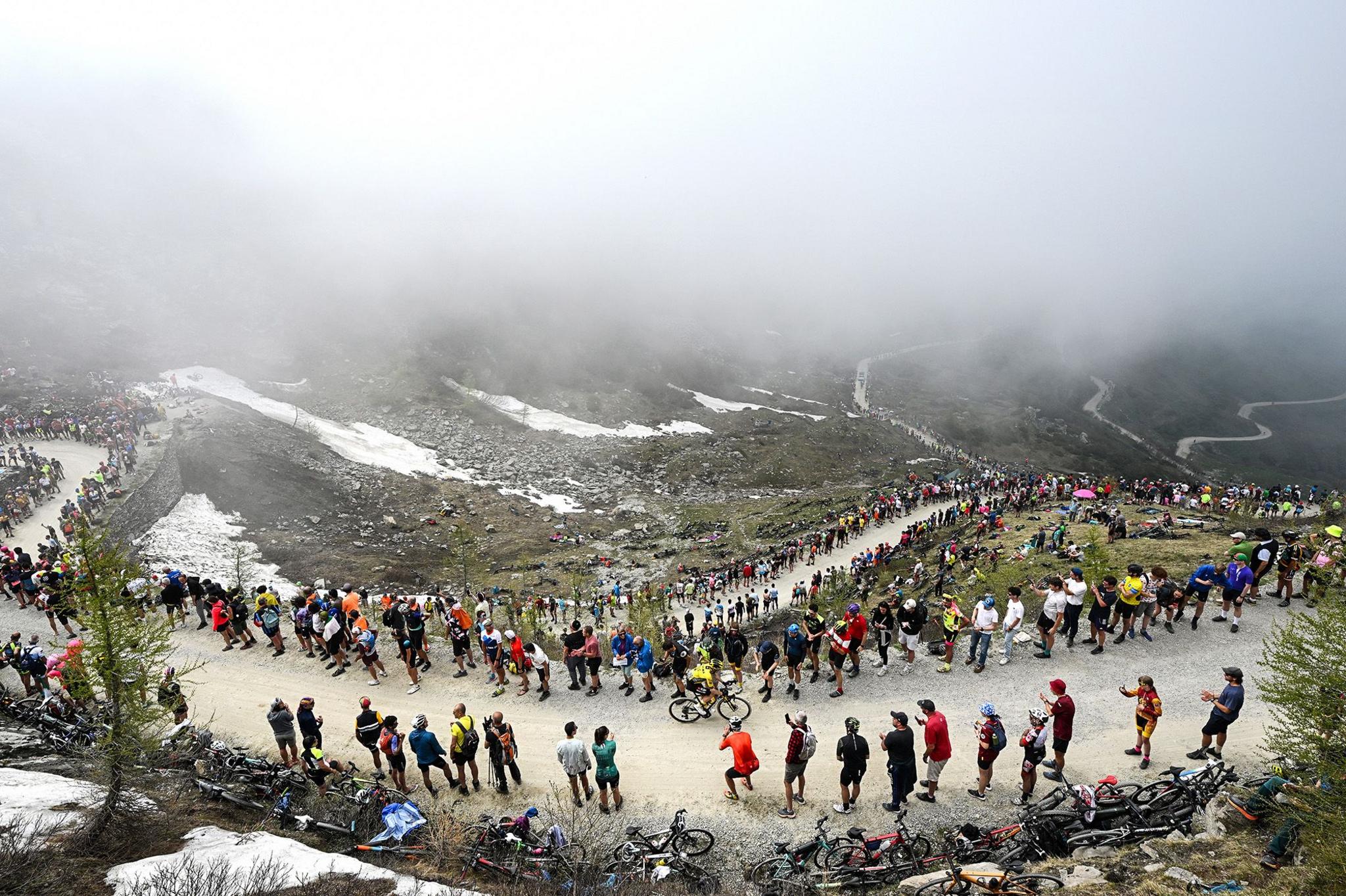 Great Britain's Simon Yates climbing to the Colle delle Finestre (2172m) to take the overall race lead in Sestriere - Vialattea, Italy. Photo by Dario Belingheri