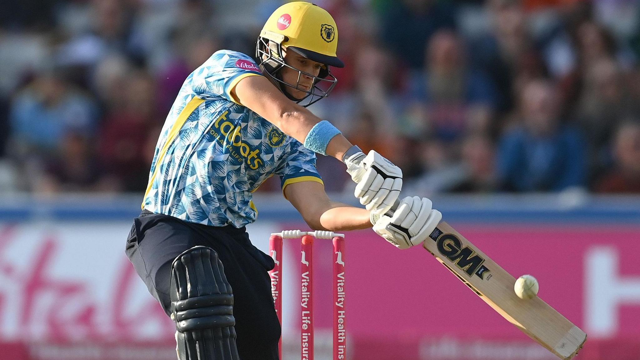 Jacob Bethell batting for Birmingham Bears in the T20 Blast