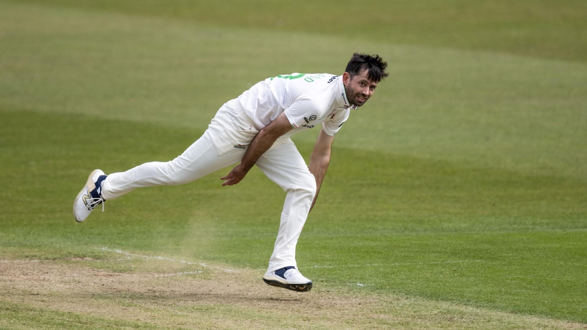 Ian Holland bowling for Leicestershire