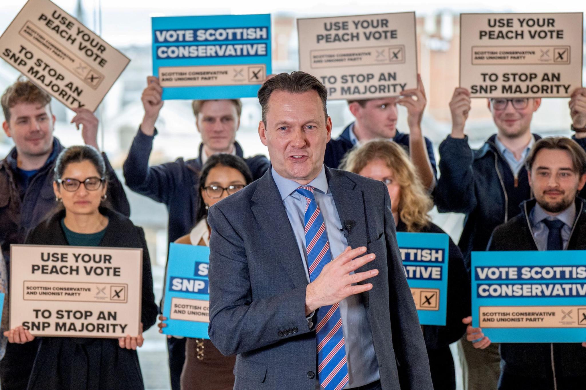 Russell Findlay a' cur air bhog iomairt nan Tòraidhean