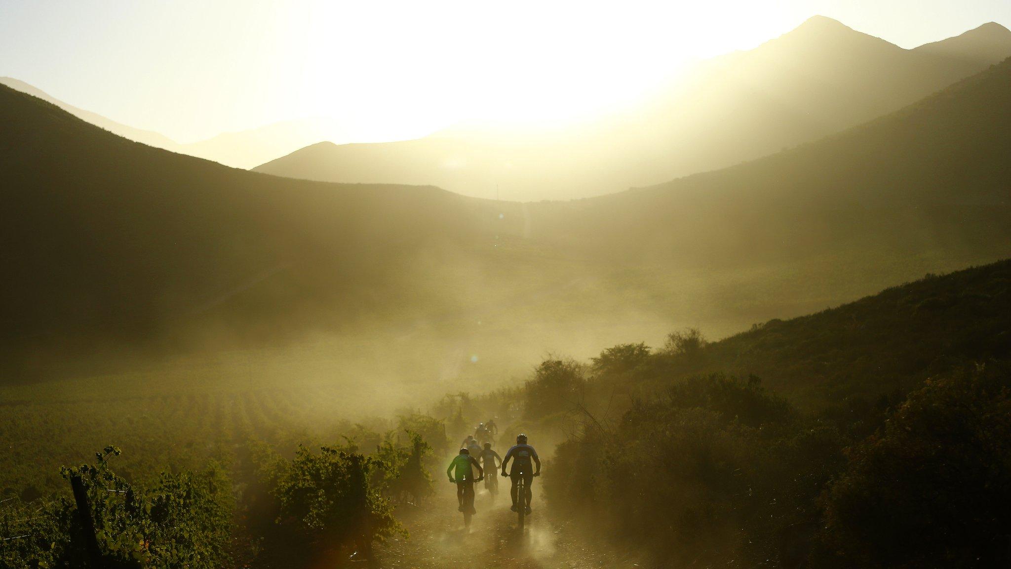 The lead professional peloton in action in the 2018 ABSA Cape Epic mountain bike stage race