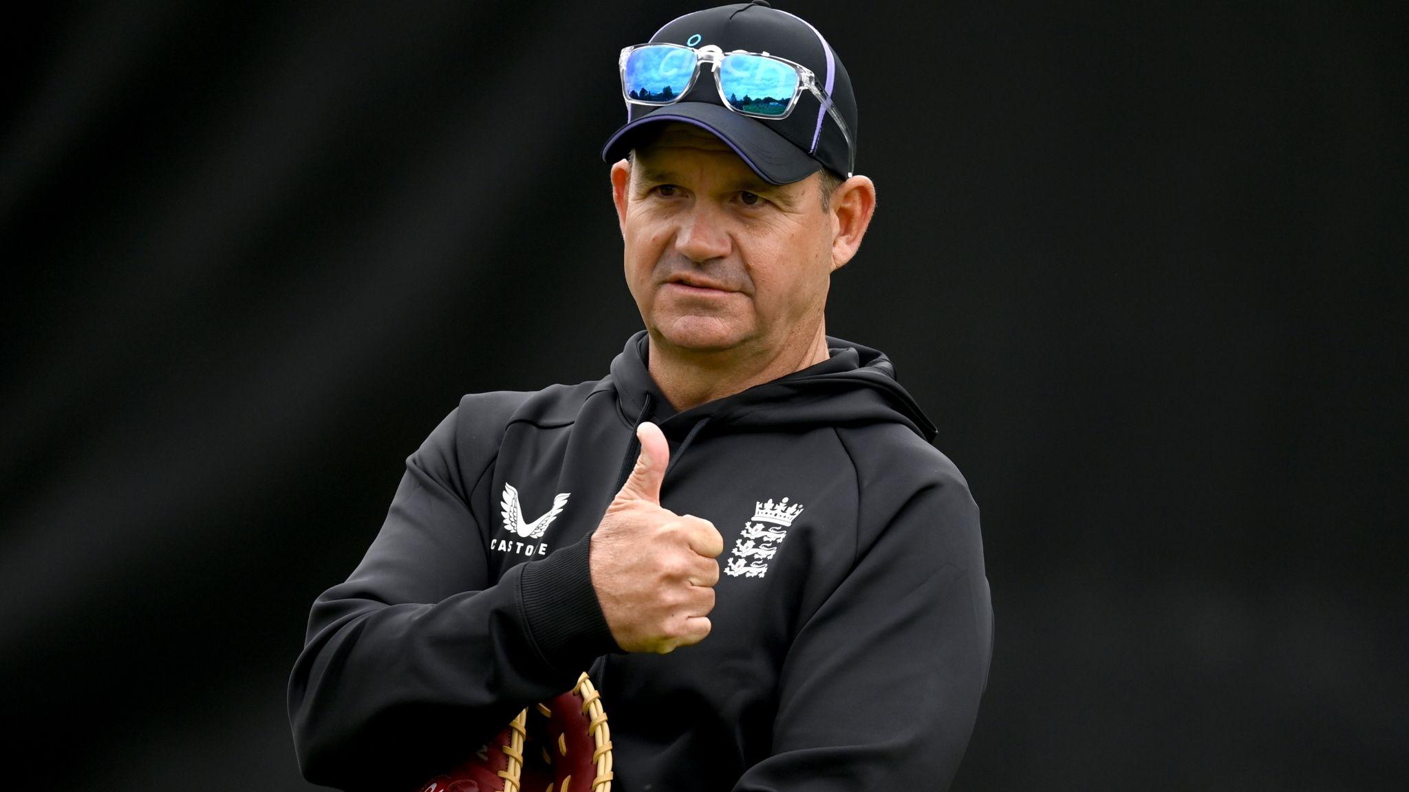 Matthew Mott gives a thumbs-up during England cricket practice