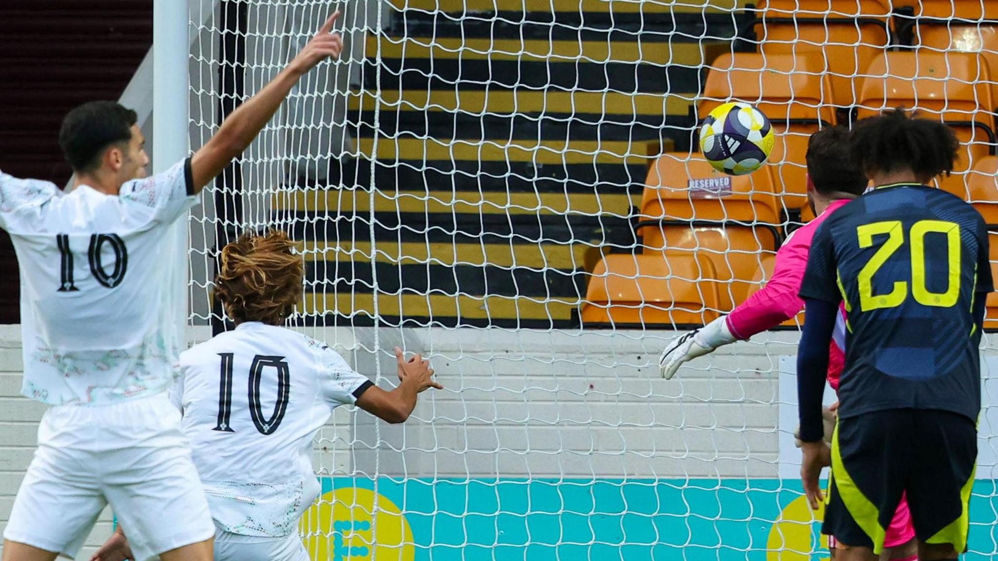 Rodrigo Mora scores for Portugal Under-21s against Scotland Under-21s