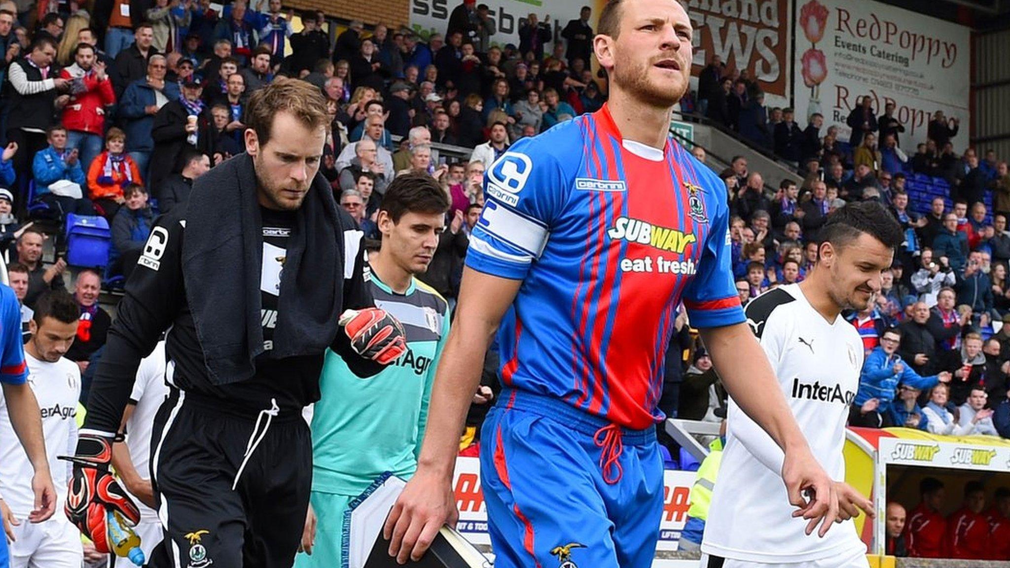 Inverness and Astra Giurgiu come on to the field at the Caledonian Stadium