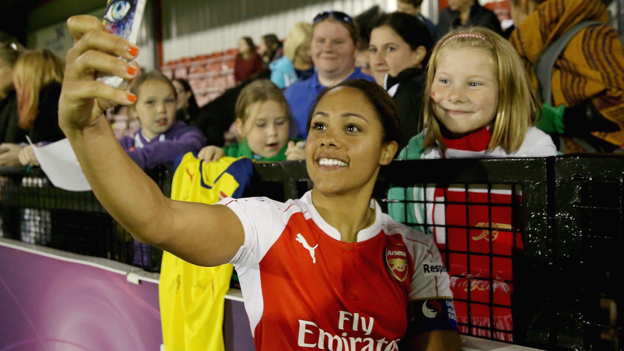 Alex Scott and Arsenal Ladies fans