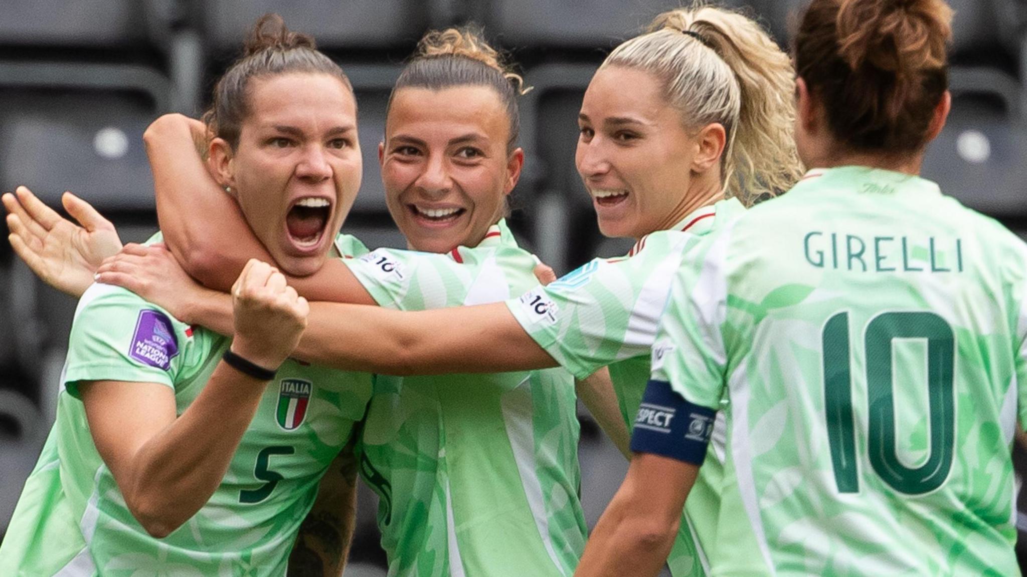  Elena Linari of Italy celebrates