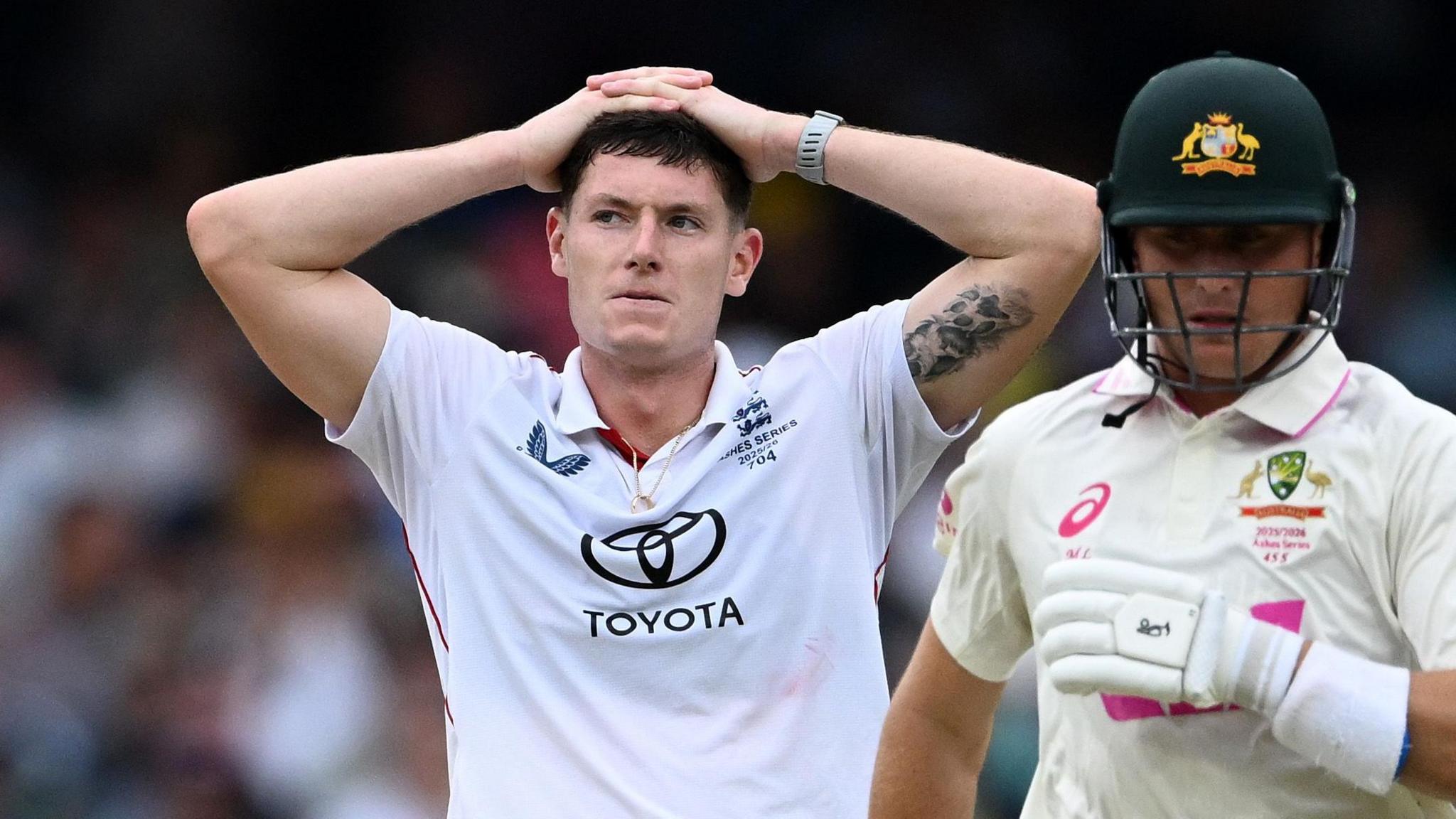 Matthew Potts stands with hands on head during Sydney Test