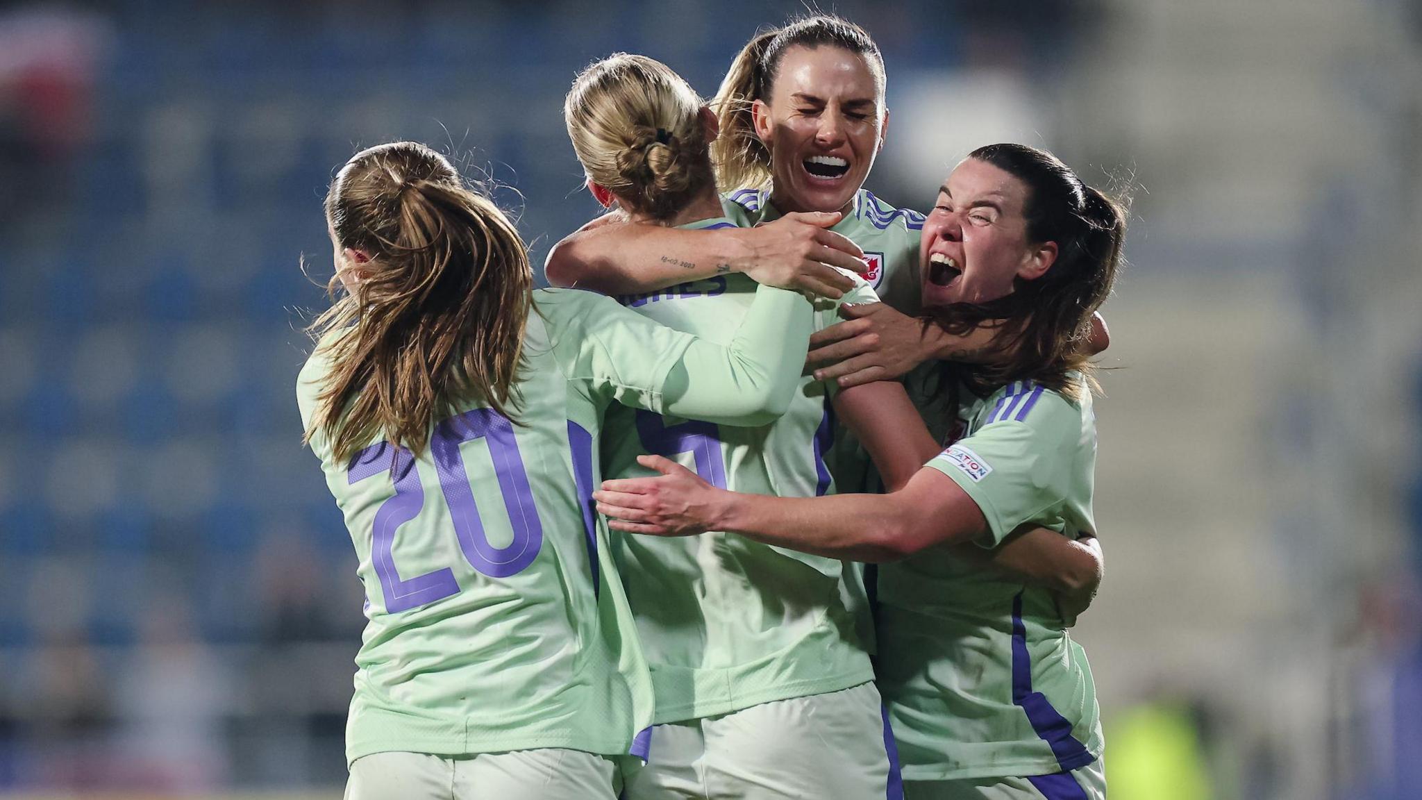 Elise Hughes celebrates with team-mates 