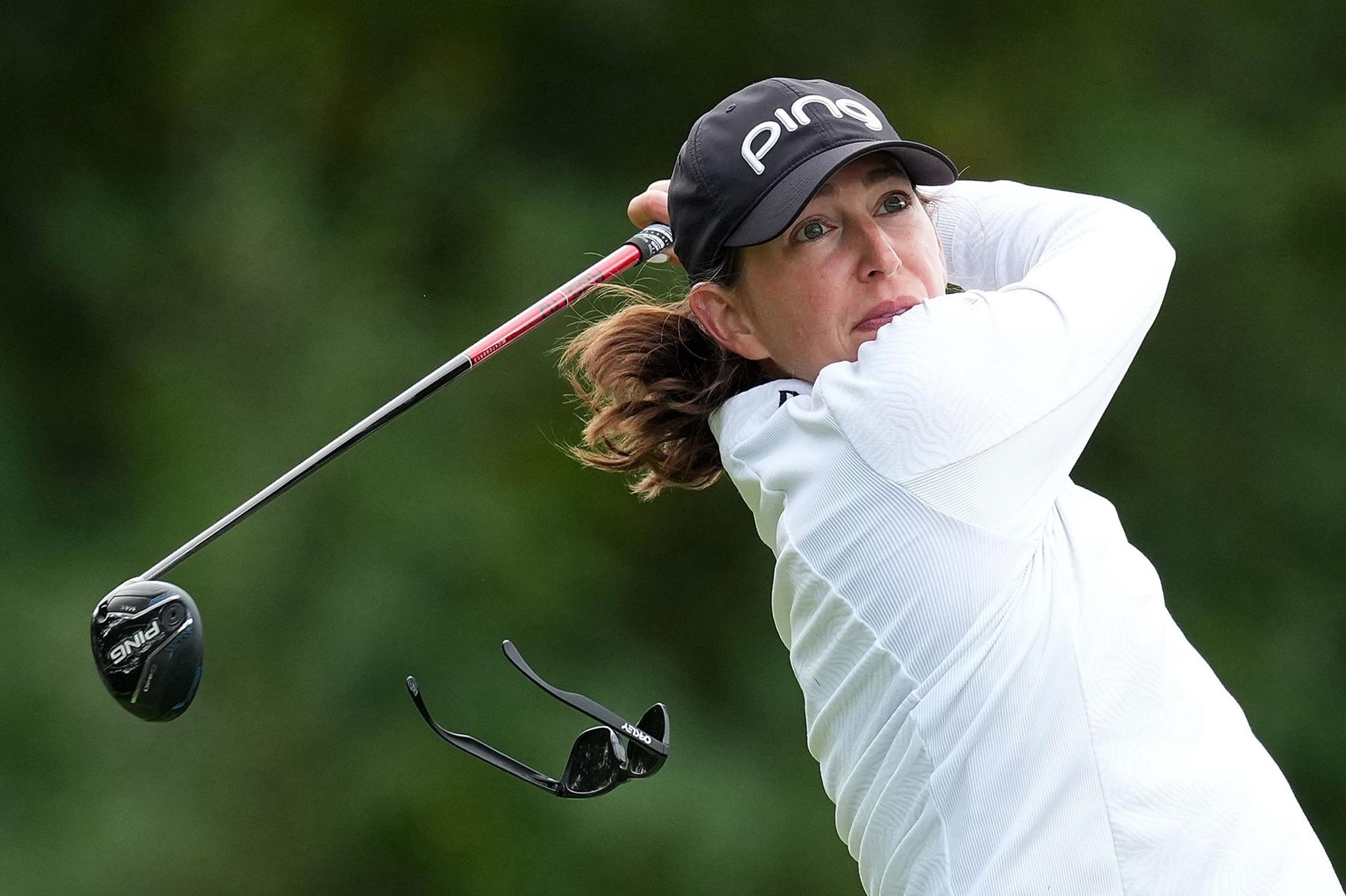 United States' Elizabeth Szokol loses her sunglasses as she plays her shot from the 15th tee during the second round of the FM Championship 2025 in Norton, Massachusetts. Photo by Michael Owens