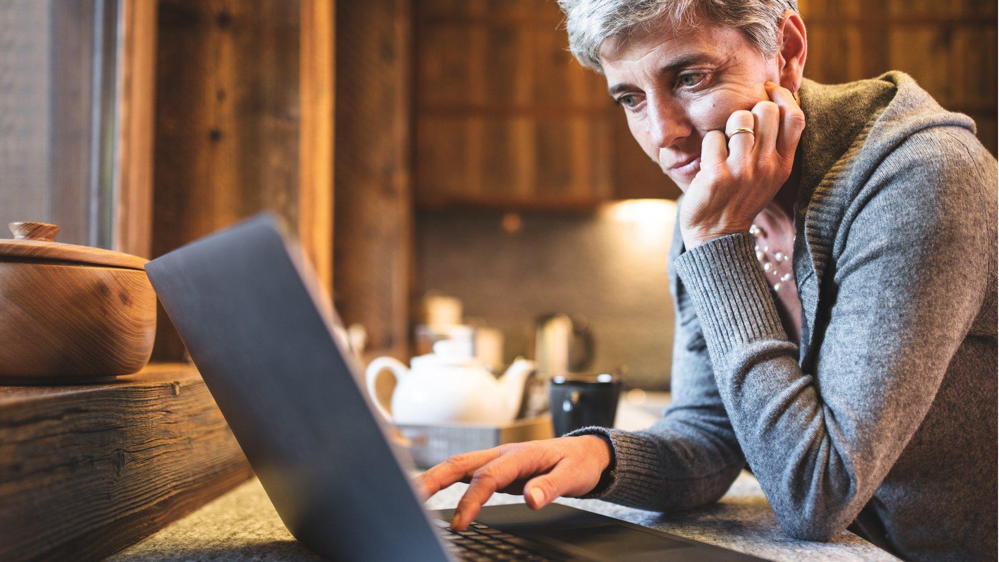 woman on lap-top