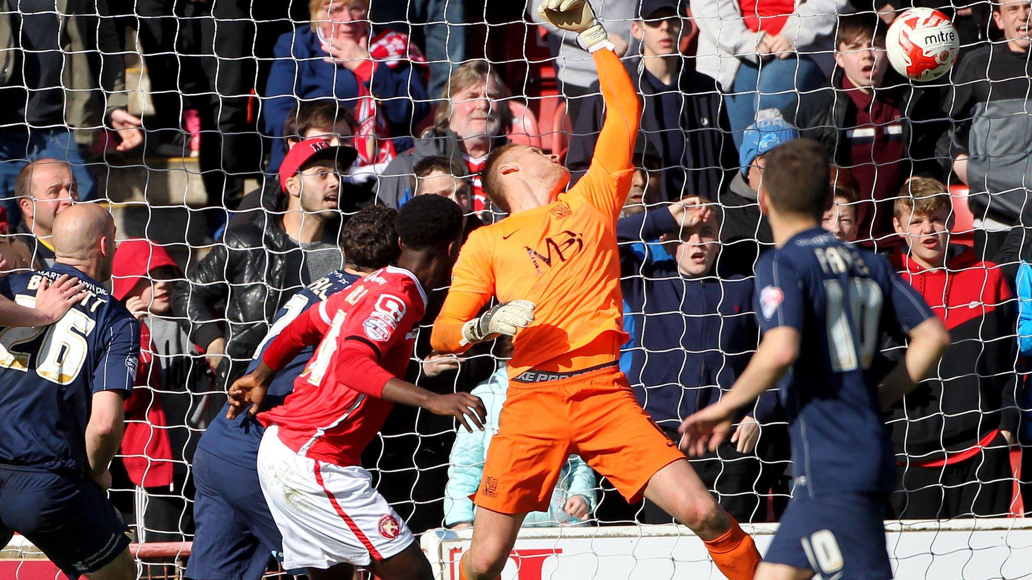 Walsall beat Southend in League One