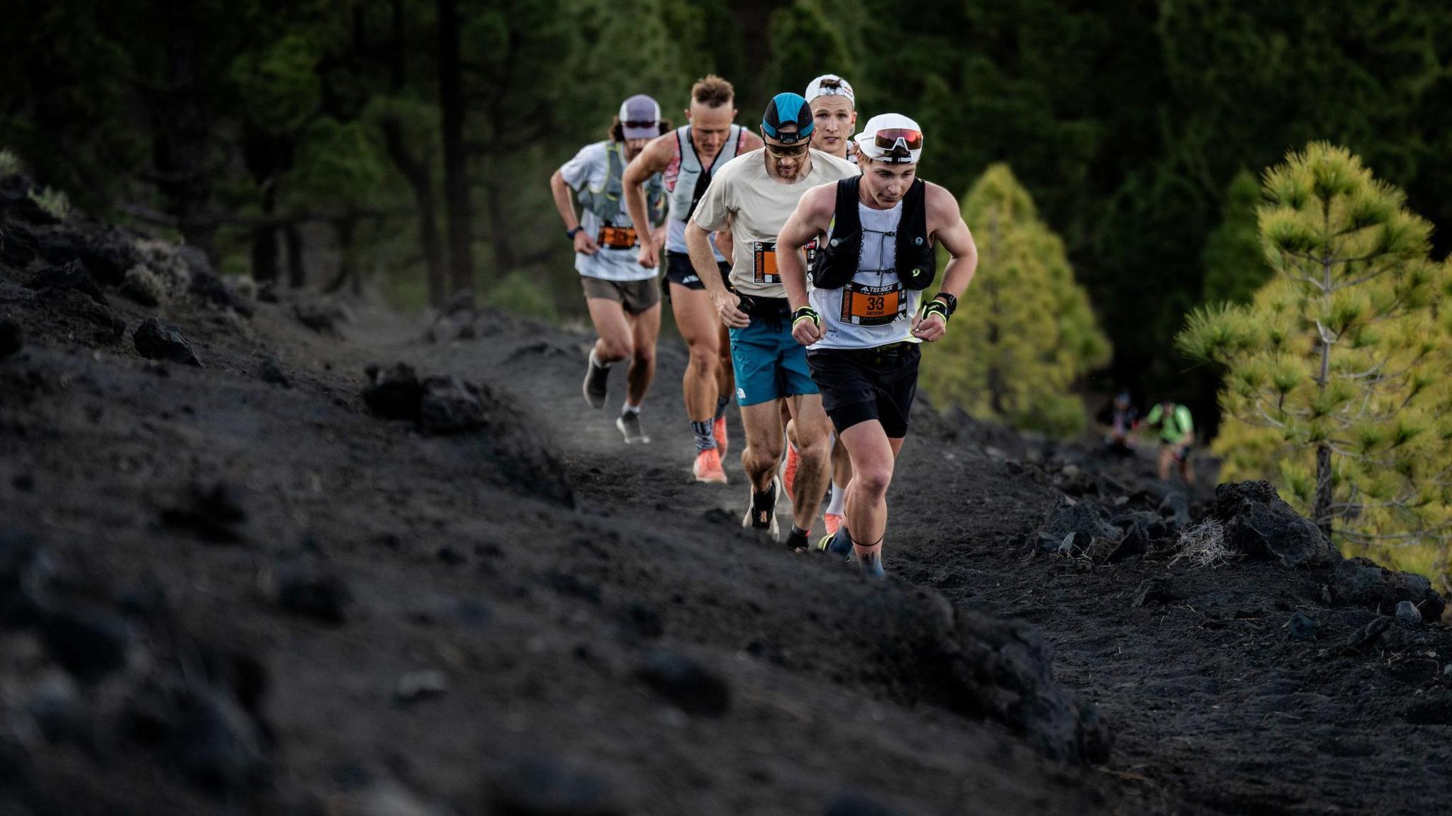 Jonathan Albon and Tom Evans running at Tranvulcania