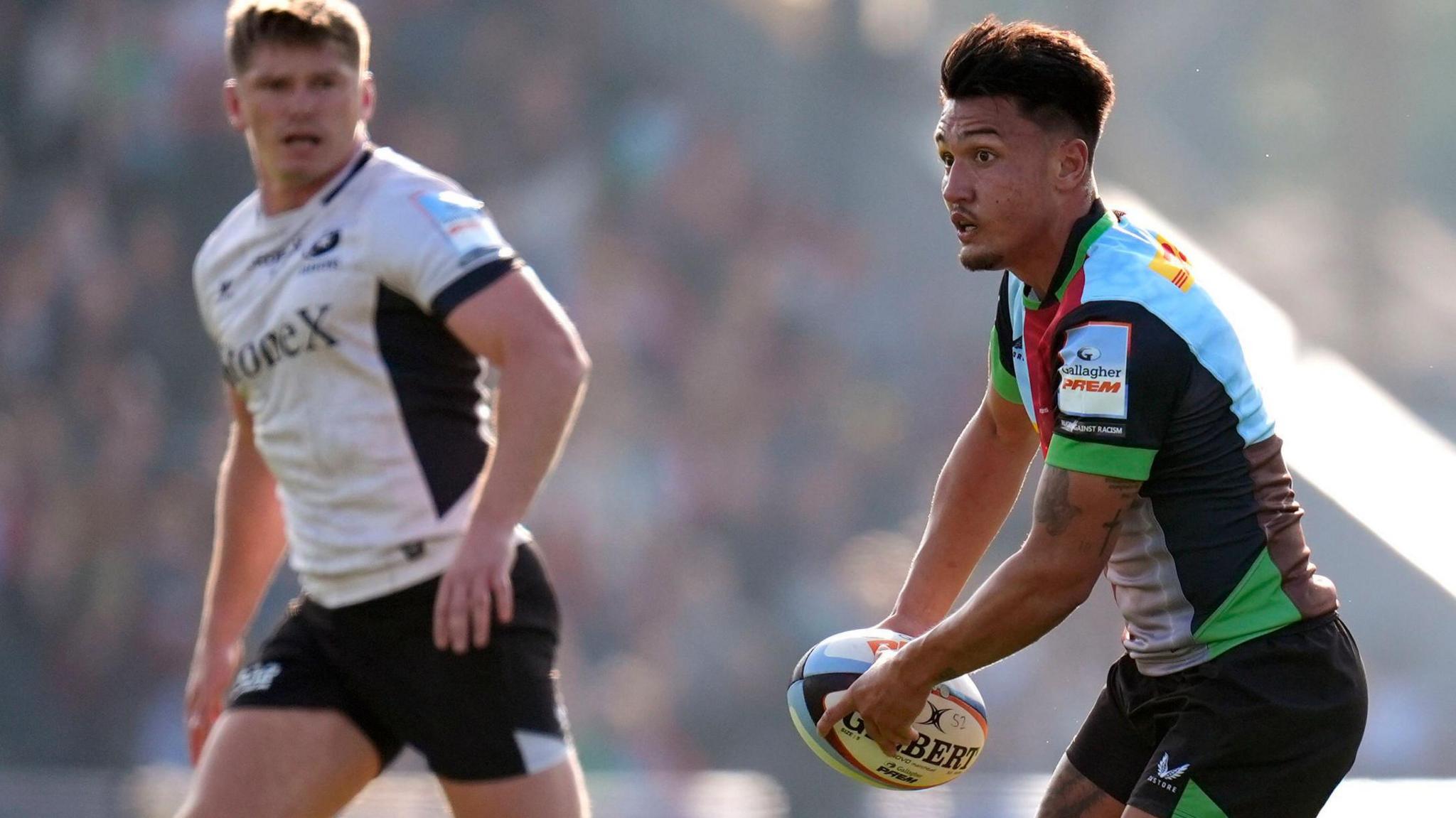 Marcus Smith carries the ball for Harlequins