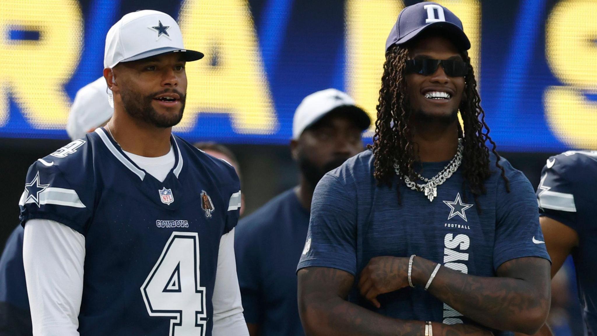 Duck Presscot do Dallas Cowboys e CD Lamb Los Angeles estão contra Rams