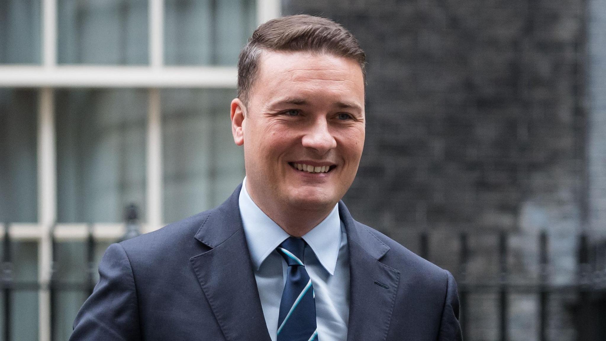 Wes Streeting walking up Downing Street