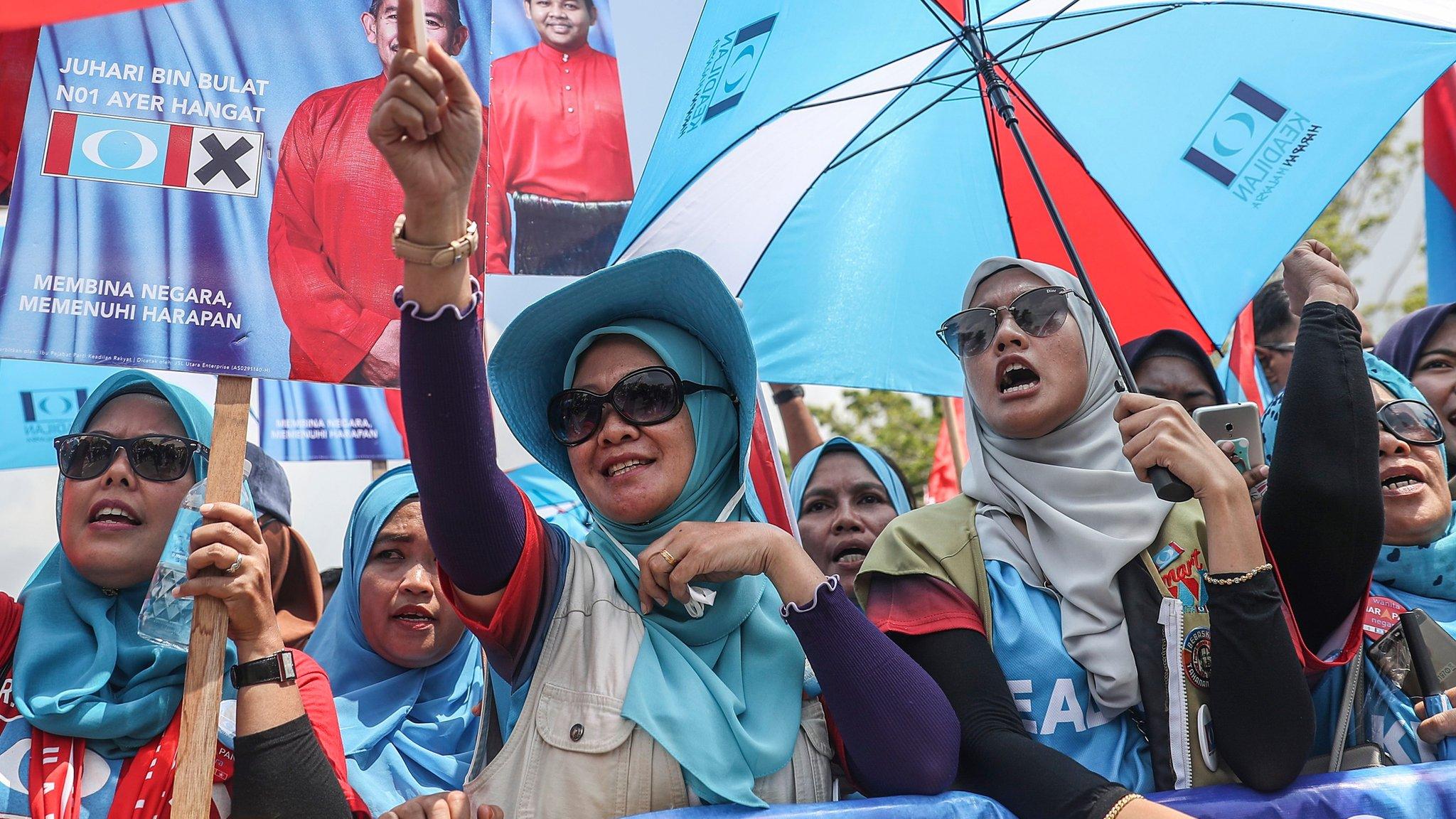 Supporters of Mahathir Mohamad chant at a rally