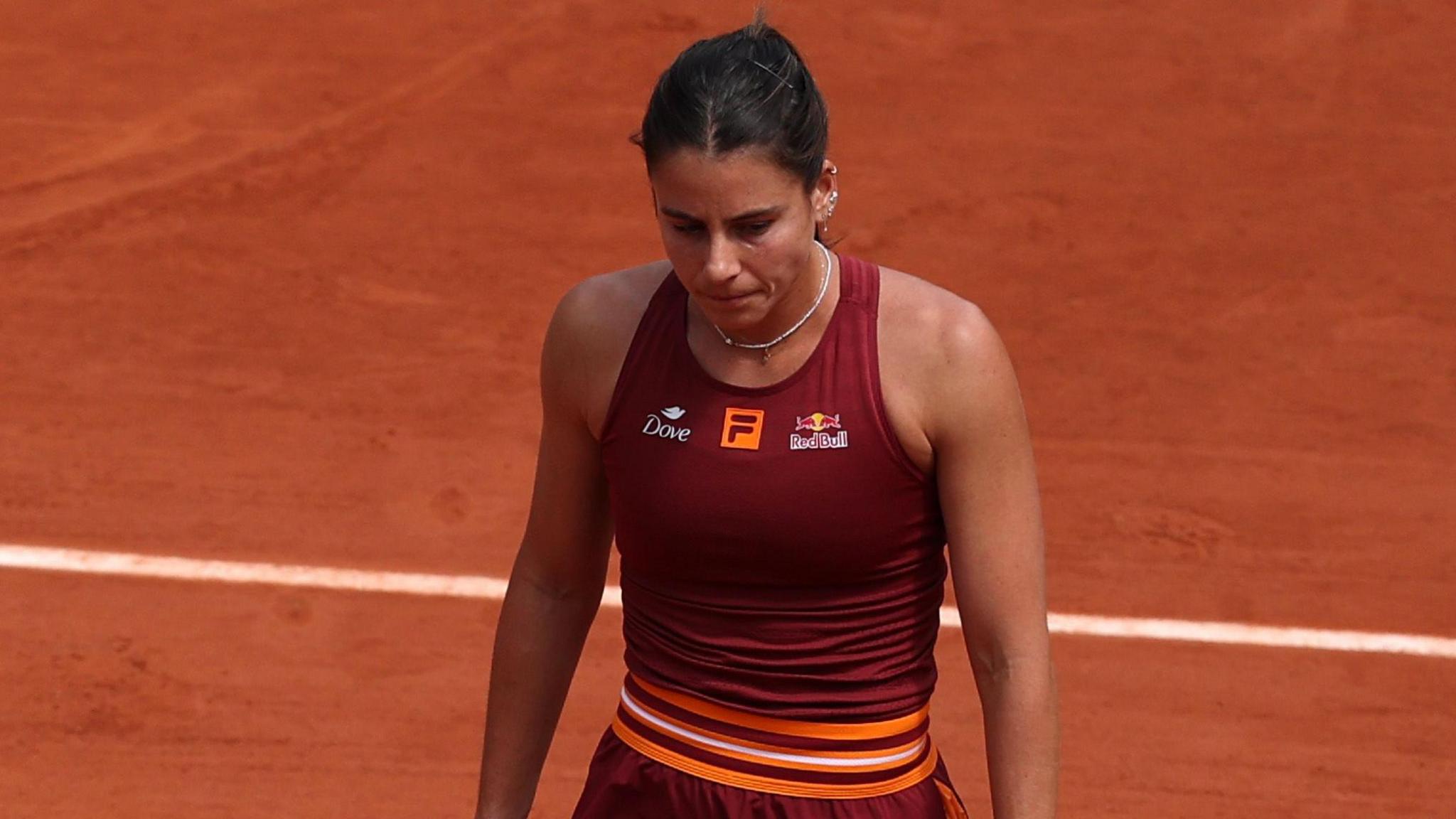 ‘I hate disappointing people’ – Osaka loses to Badosa 2 Emma Navarro reacts with disappointment at the French Open