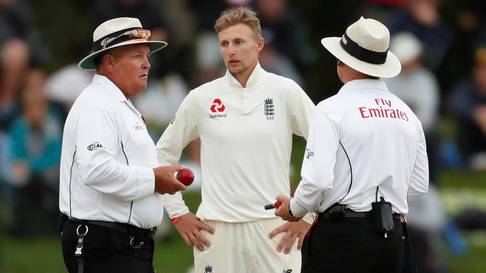 Joe Root consults with the umpires