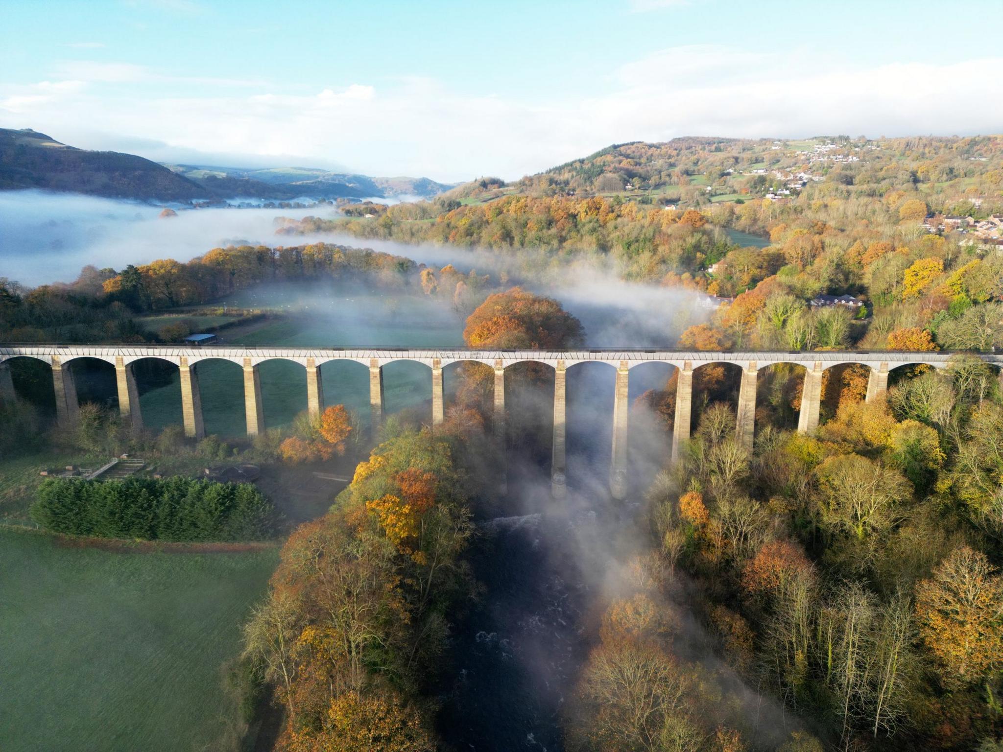 Pontcysyllte Aqueduct, The River Dee and morning mist.