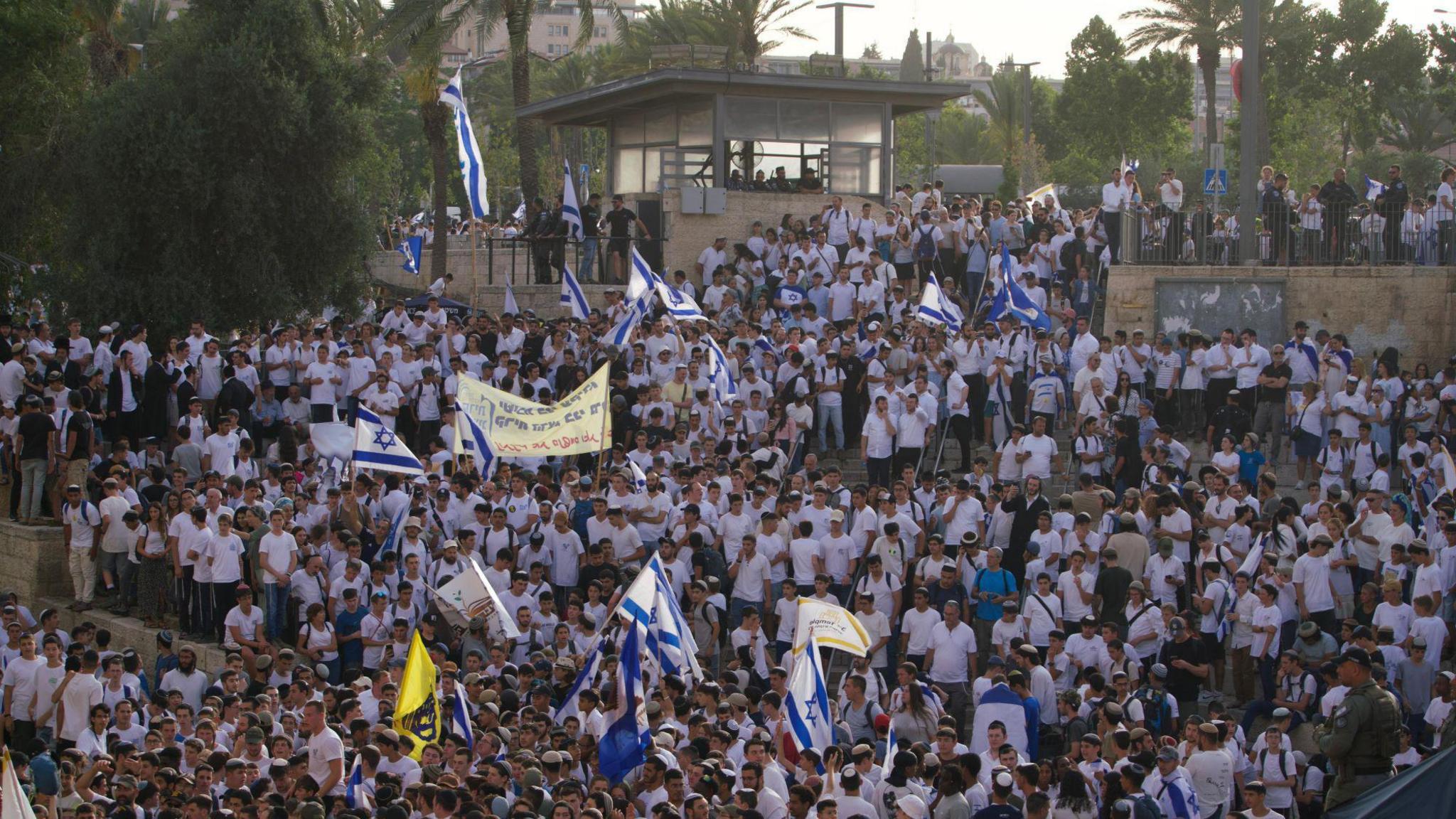 Israelis celebrate Jerusalem Day at Damascus Gate