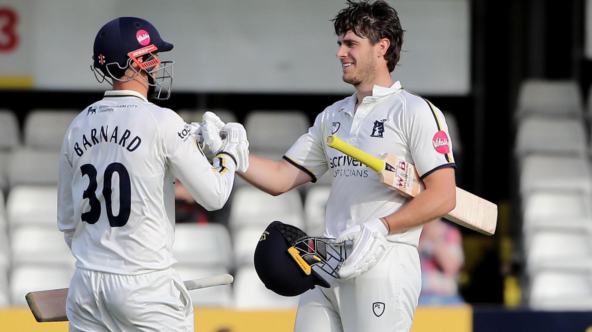 Ed Barnard and Michael Burgess batting together for Warwickshire