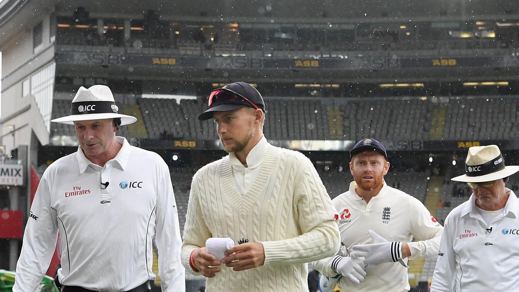 Paul Reiffel, Joe Root