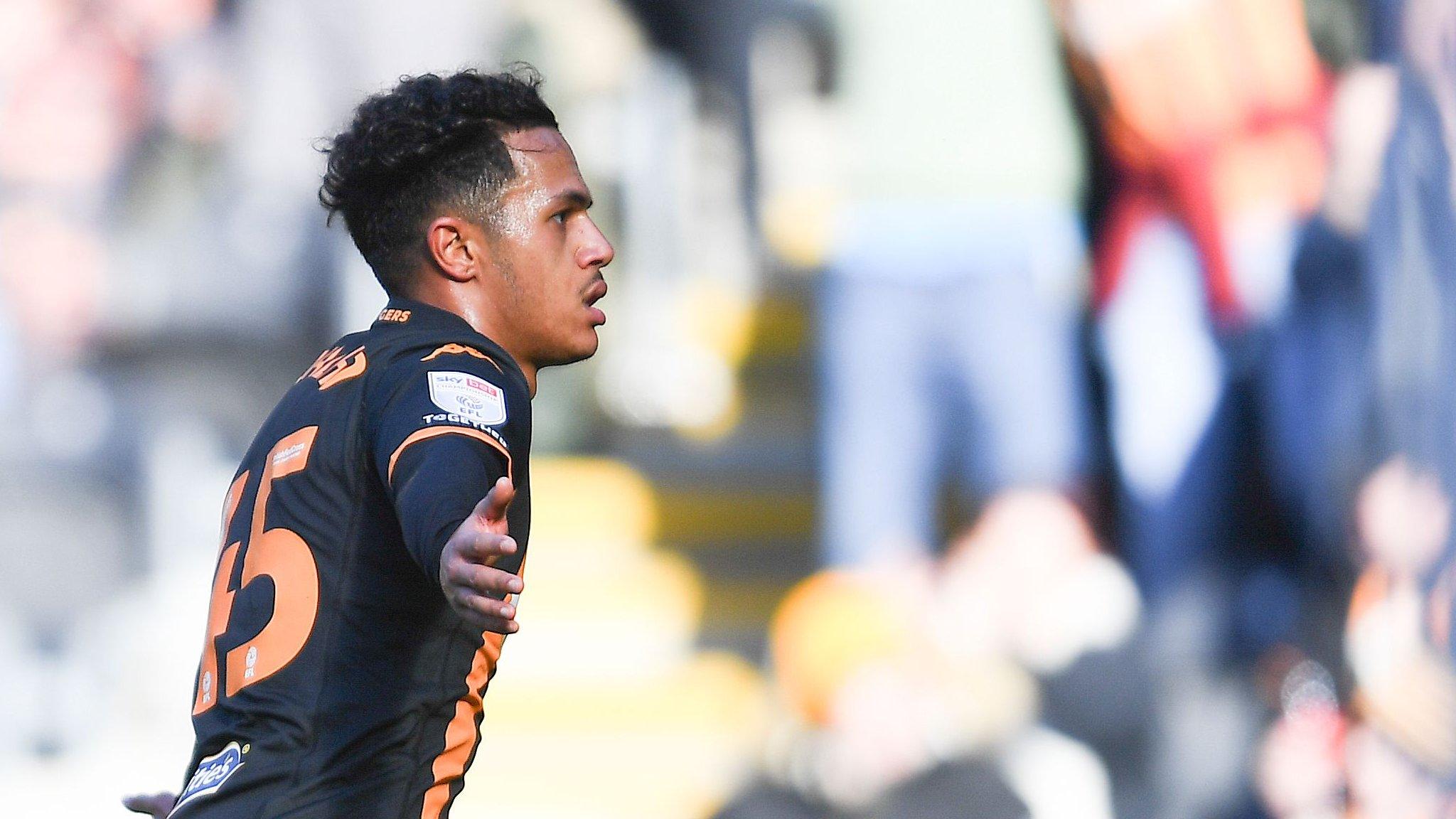 Fabio Cavalho celebrates scoring for Hull City