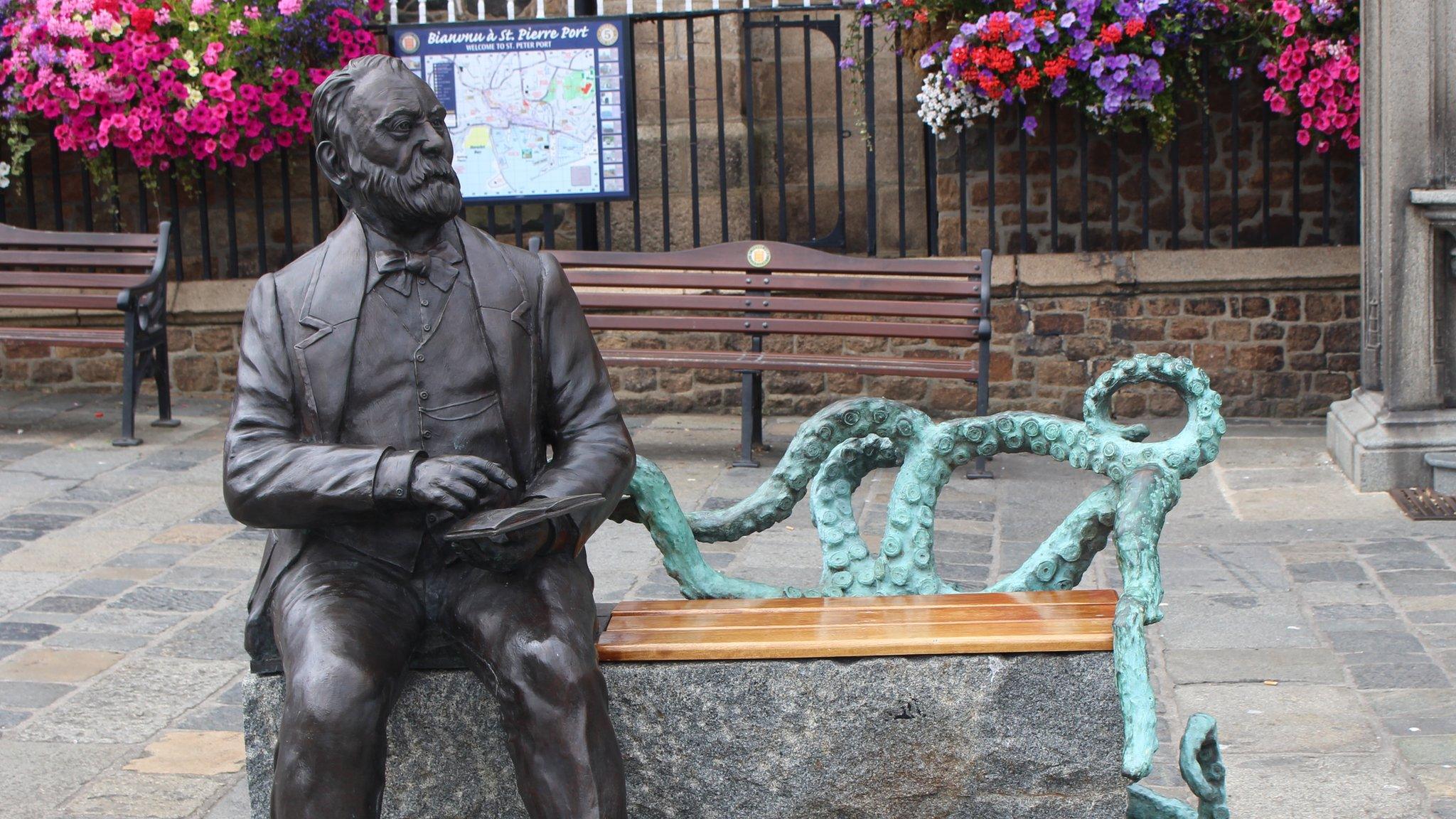 Victor Hugo bench