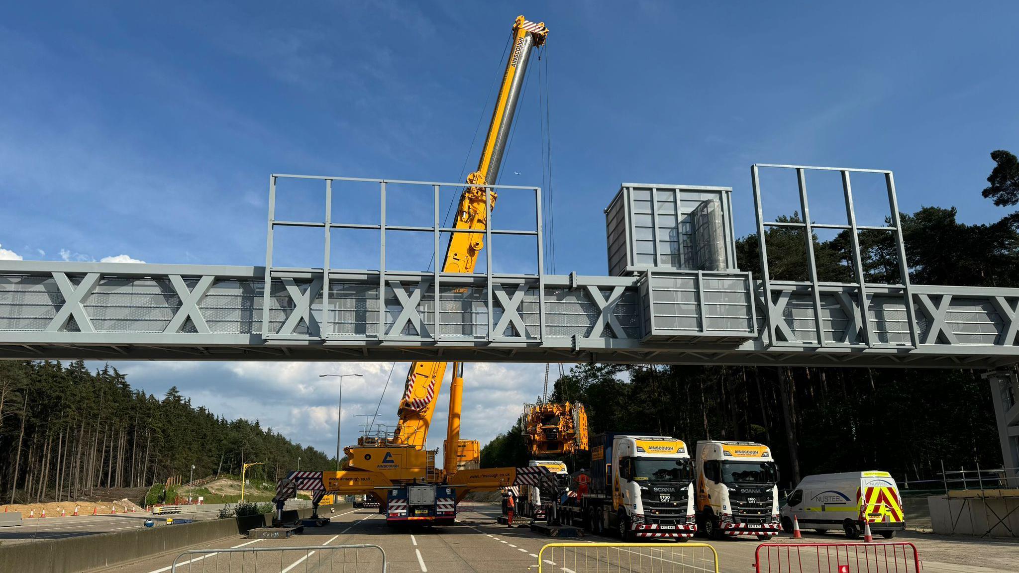 M25: Section of A3 to be closed for Cockcrow Bridge installation - BBC News