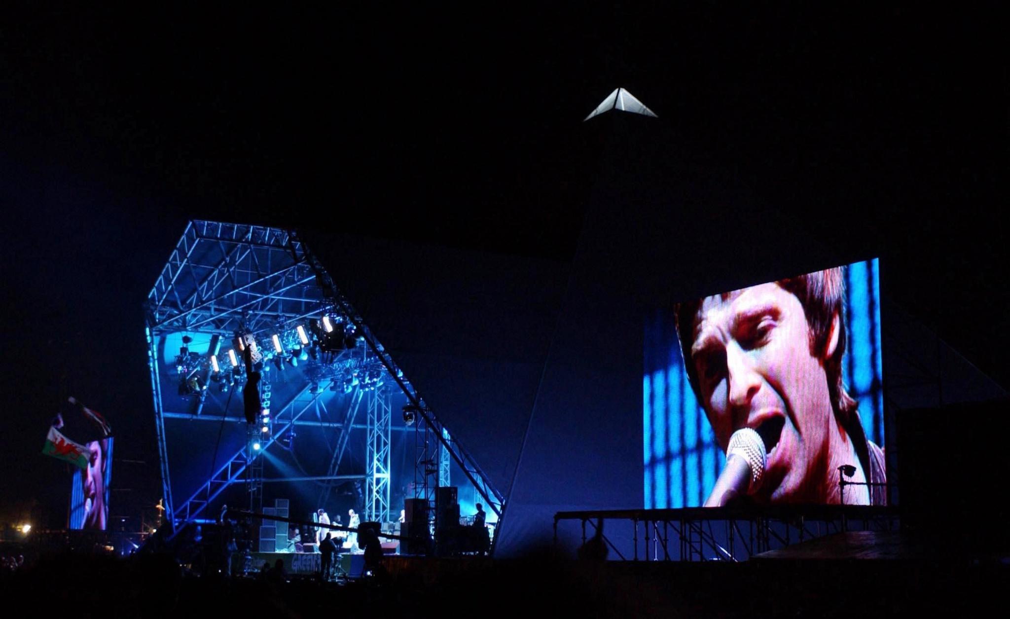 Oasis yn Glasbtonbury