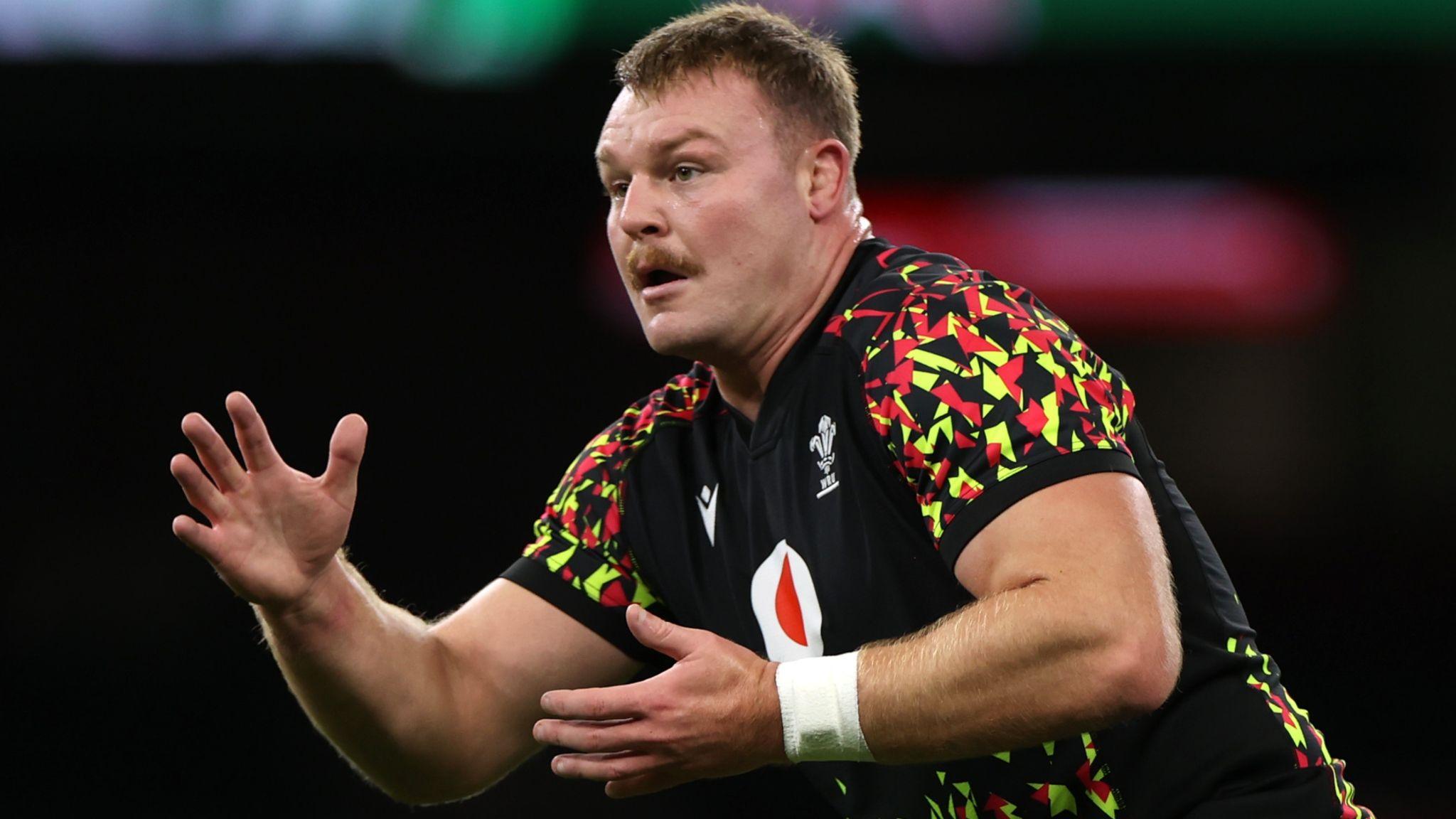 Dewi Lake prepares to catch a pass during Wales training