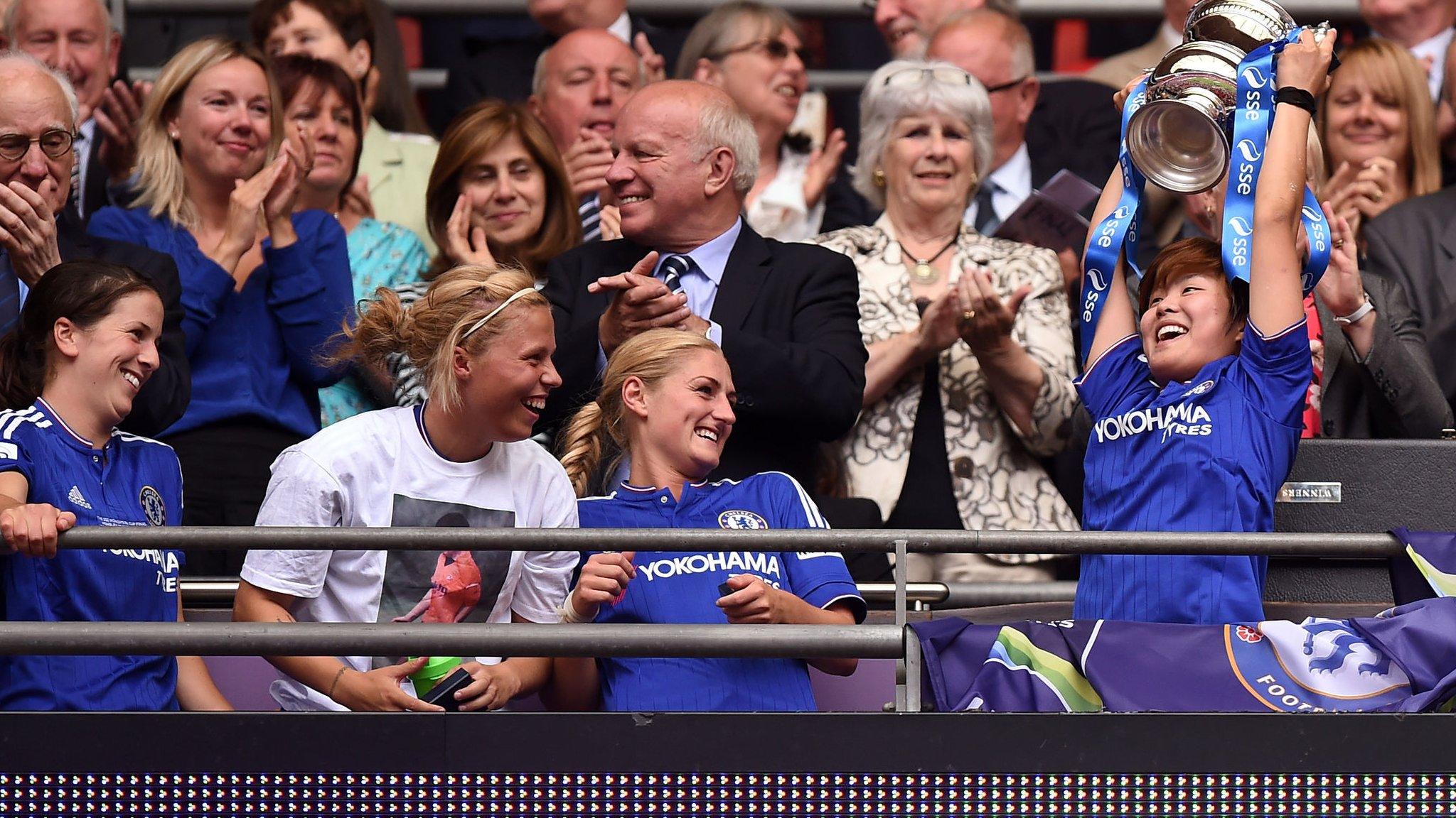 Ji lifts the FA Cup