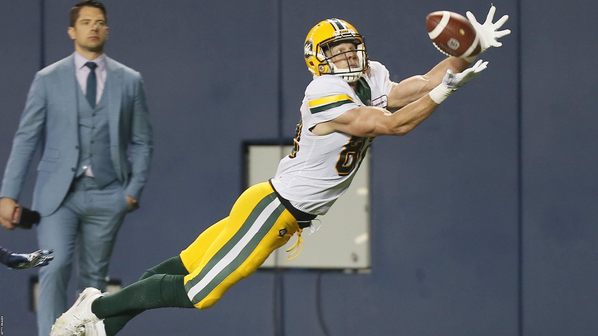 TORONTO, ON - AUGUST 16: Greg Ellingson #82 of the Edmonton Eskimos makes a touchdown catch against the Toronto Argonauts at BMO Field on August 16, 2019 in Toronto, Canada. (Photo by John E. Sokolowski/Getty Images)