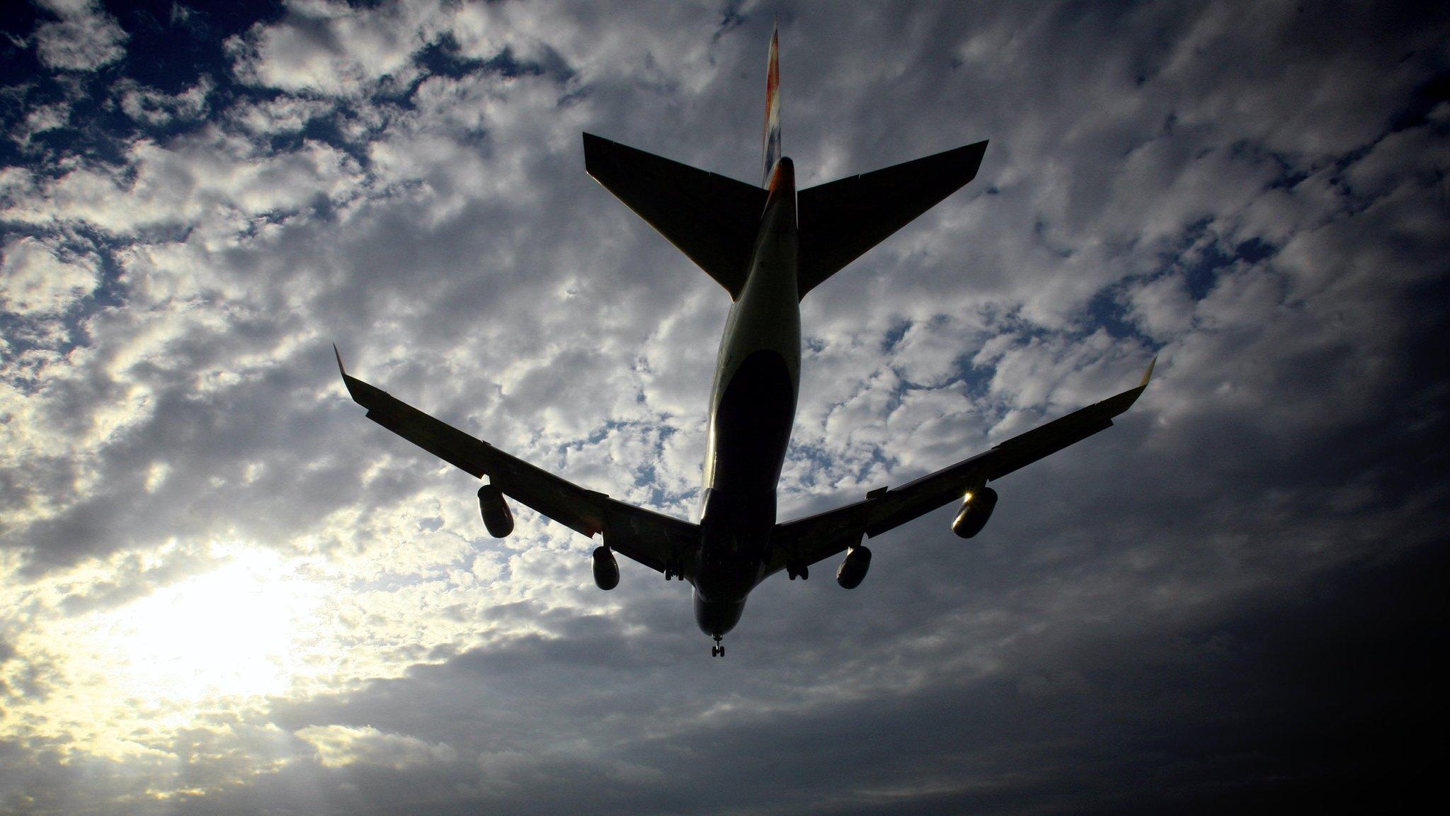 A plane coming into land at Heathrow