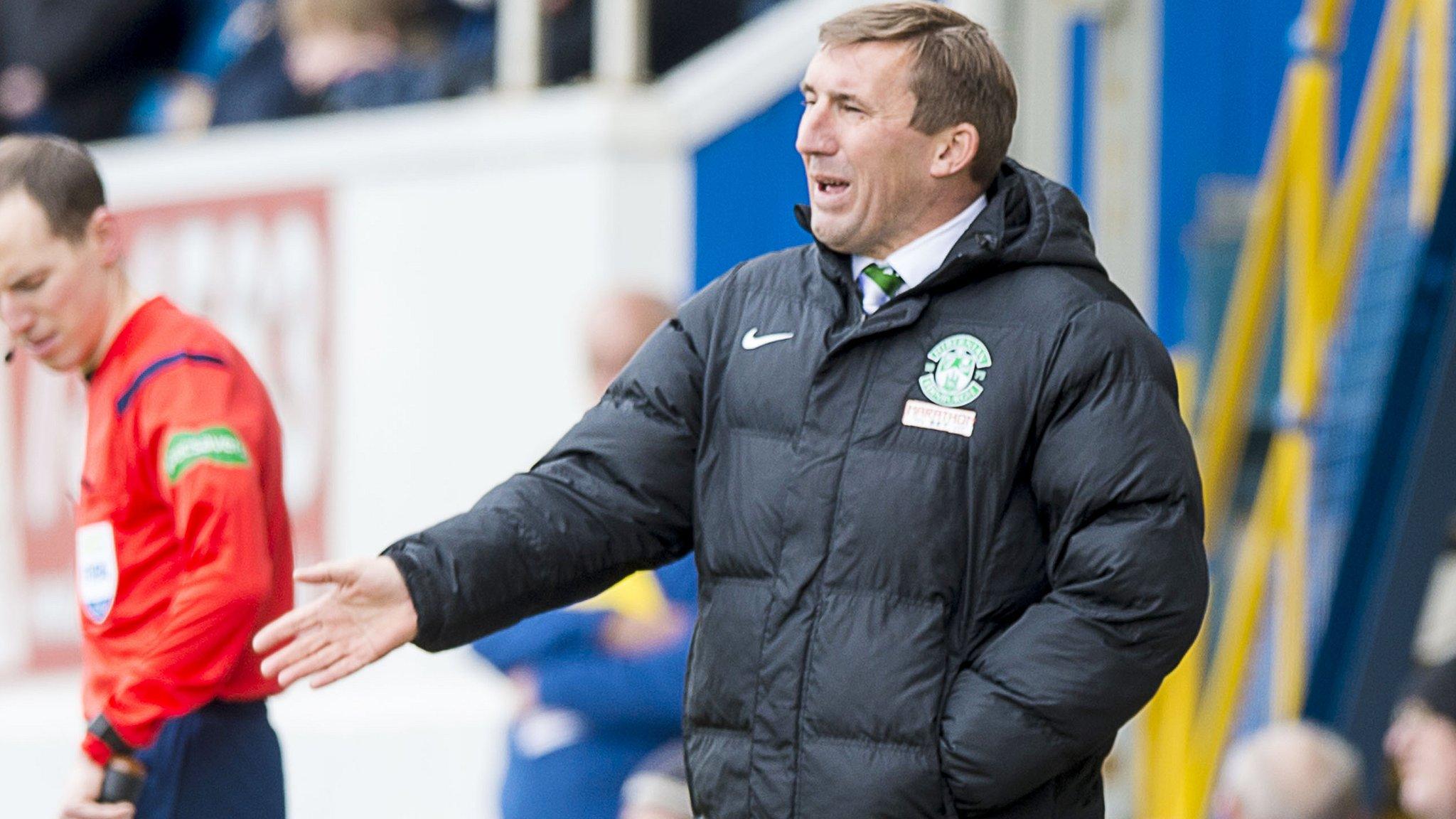 Alan Stubbs makes a point during Hibs' draw at Morton