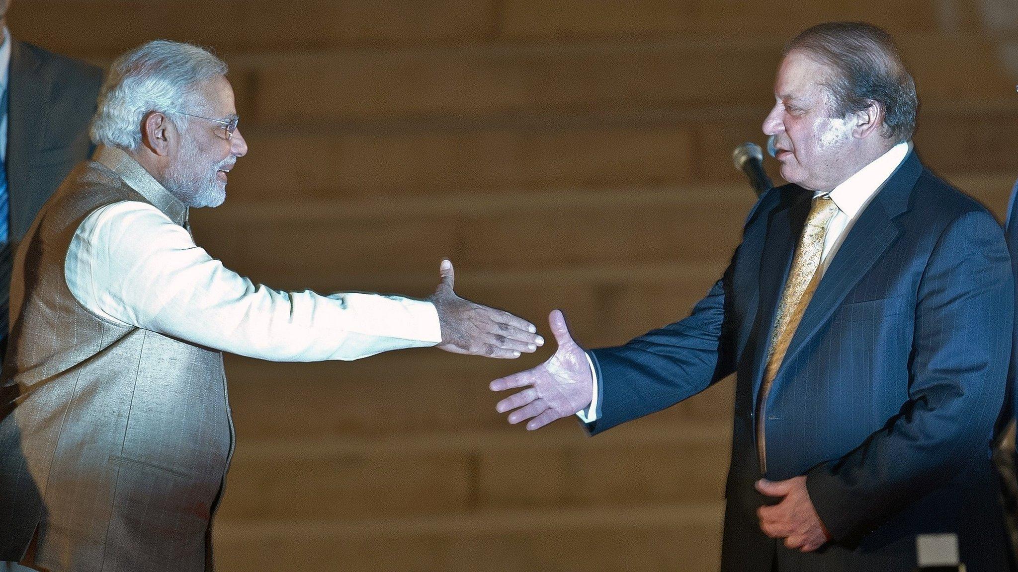 Newly sworn-in Indian Prime Minister Narendra Modi (L) prepares to shake hands with Pakistani Prime Minister Nawaz Sharif after the swearing-in ceremony at the Presidential Palace in New Delhi