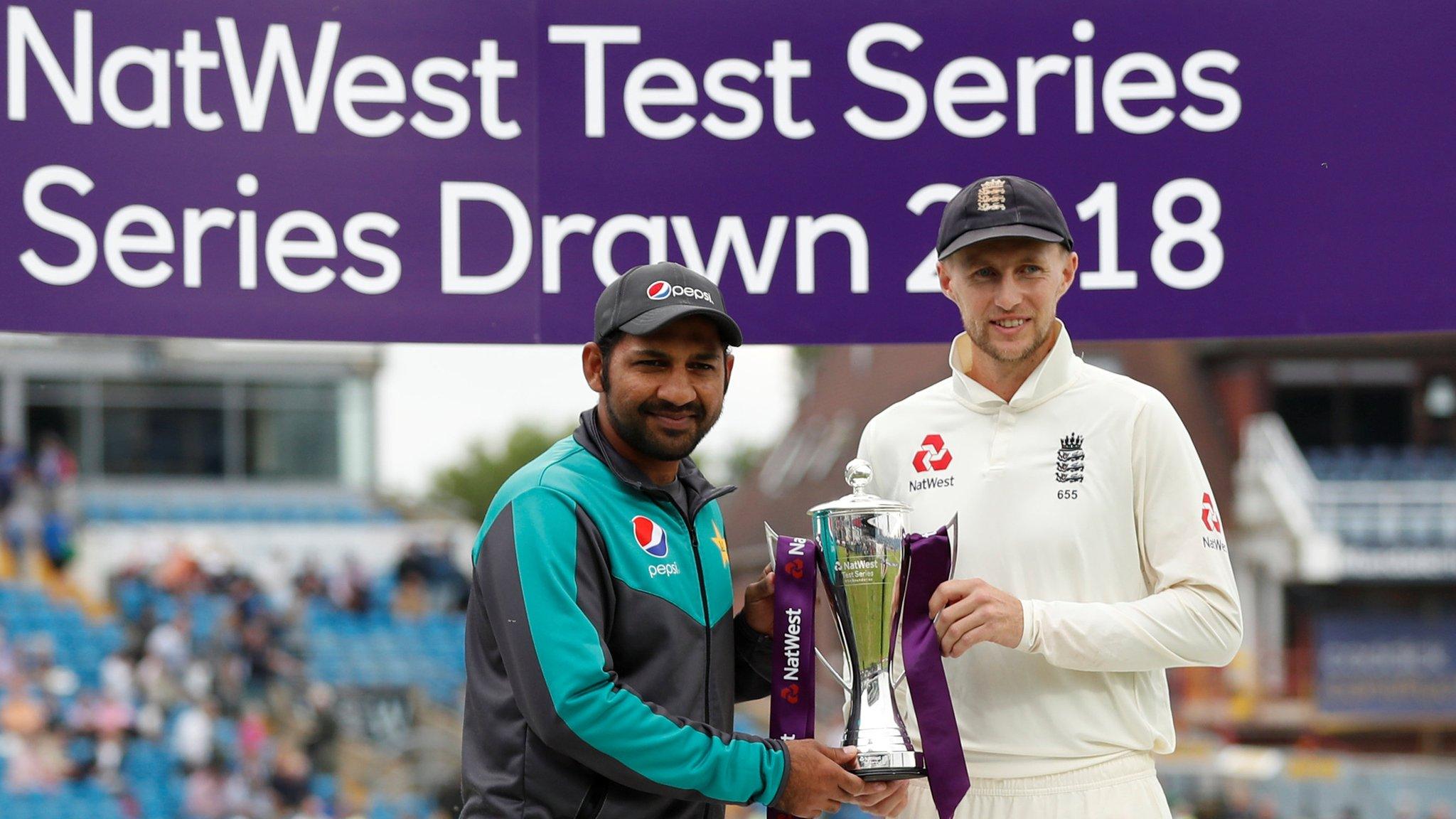 Joe Root & Sarfraz Ahmed with the Test series trophy