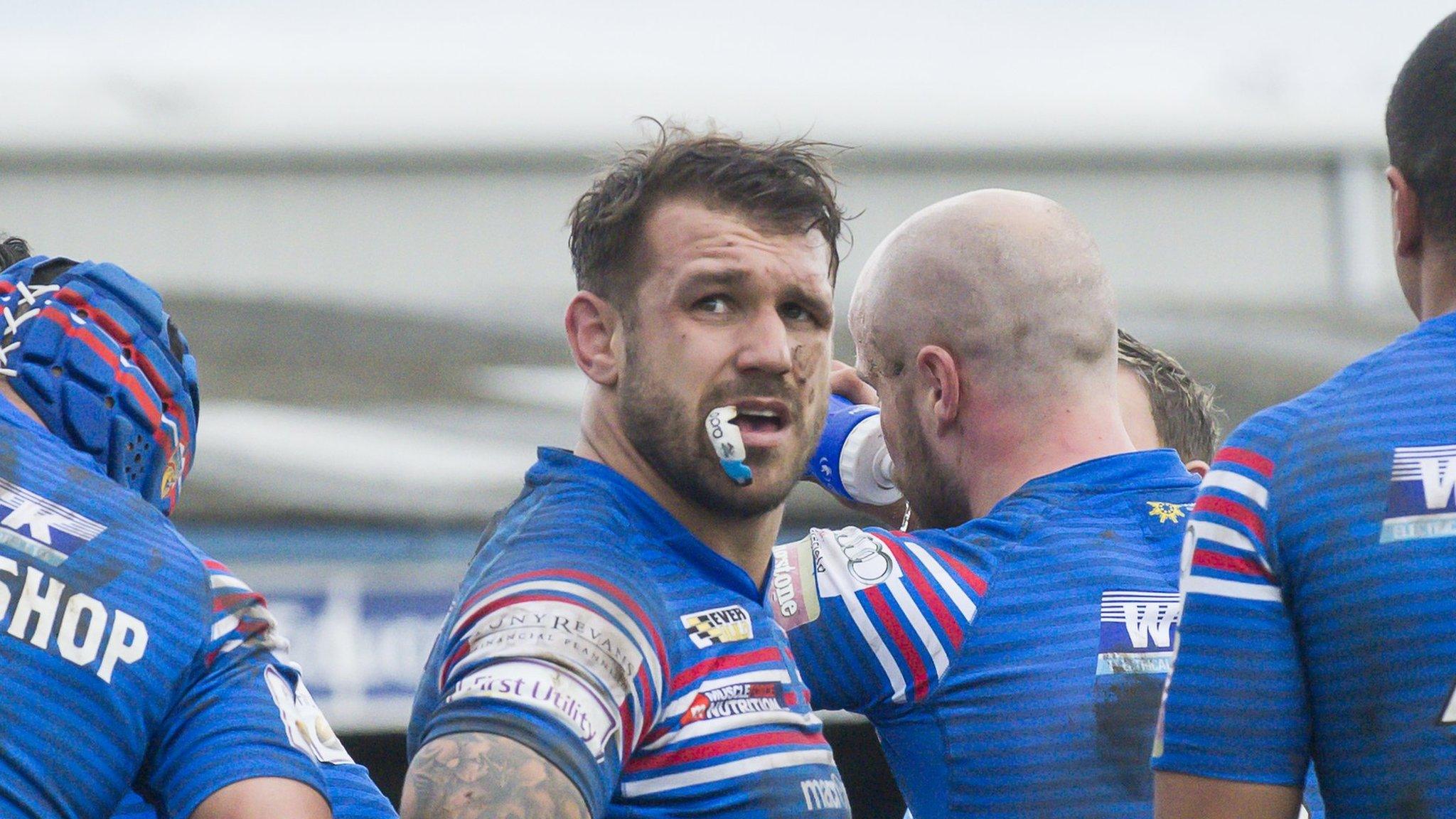 Scott More playing rugby