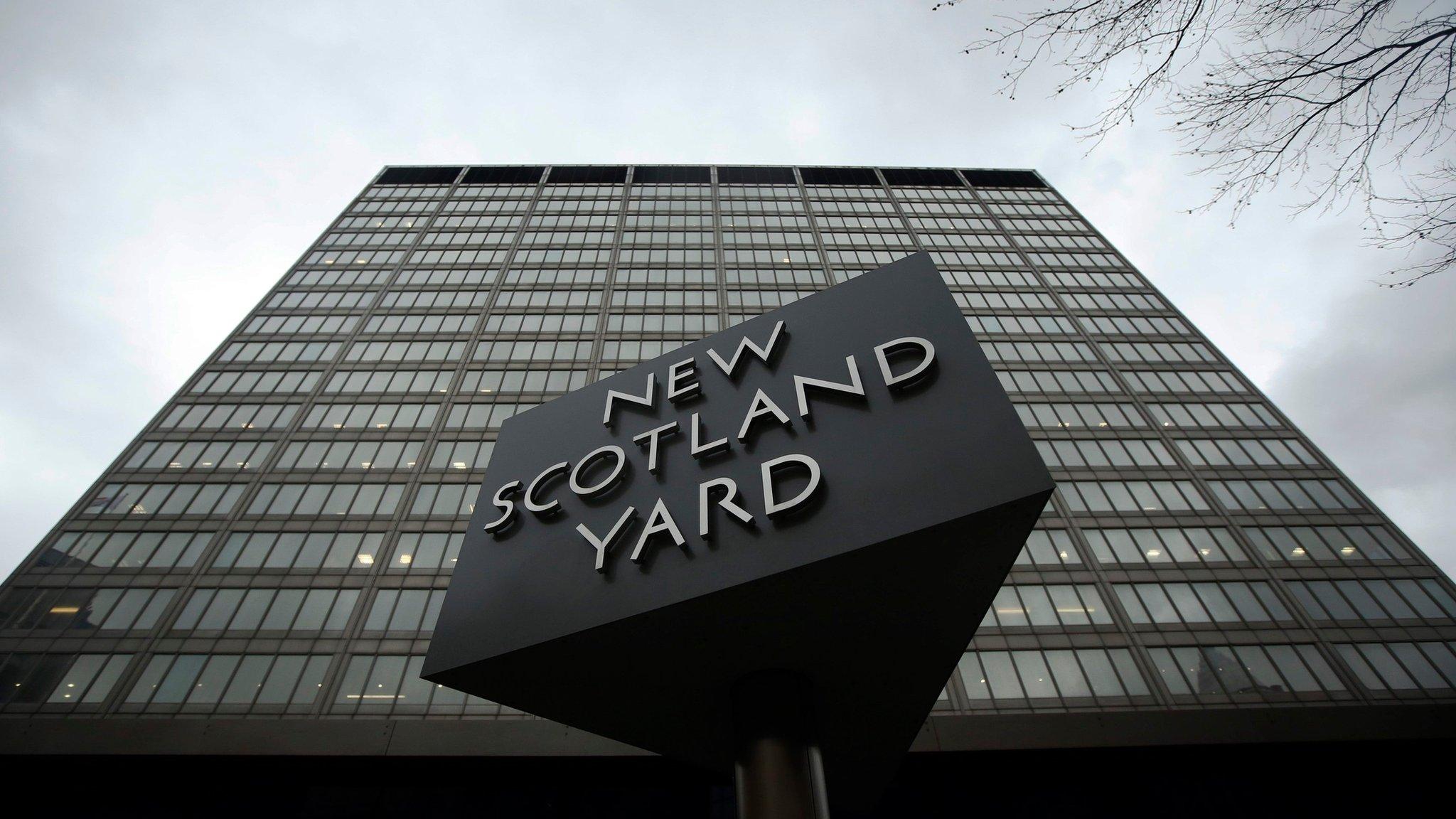 Scotland Yard sign