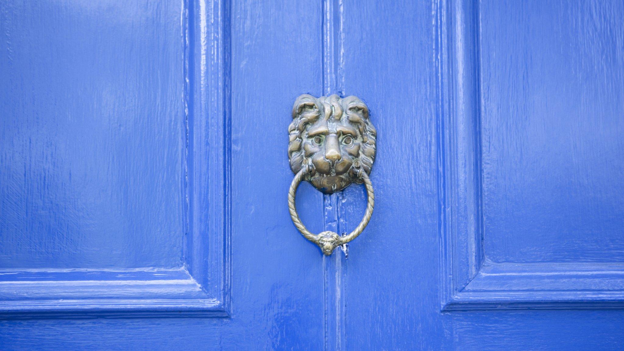 door knocker