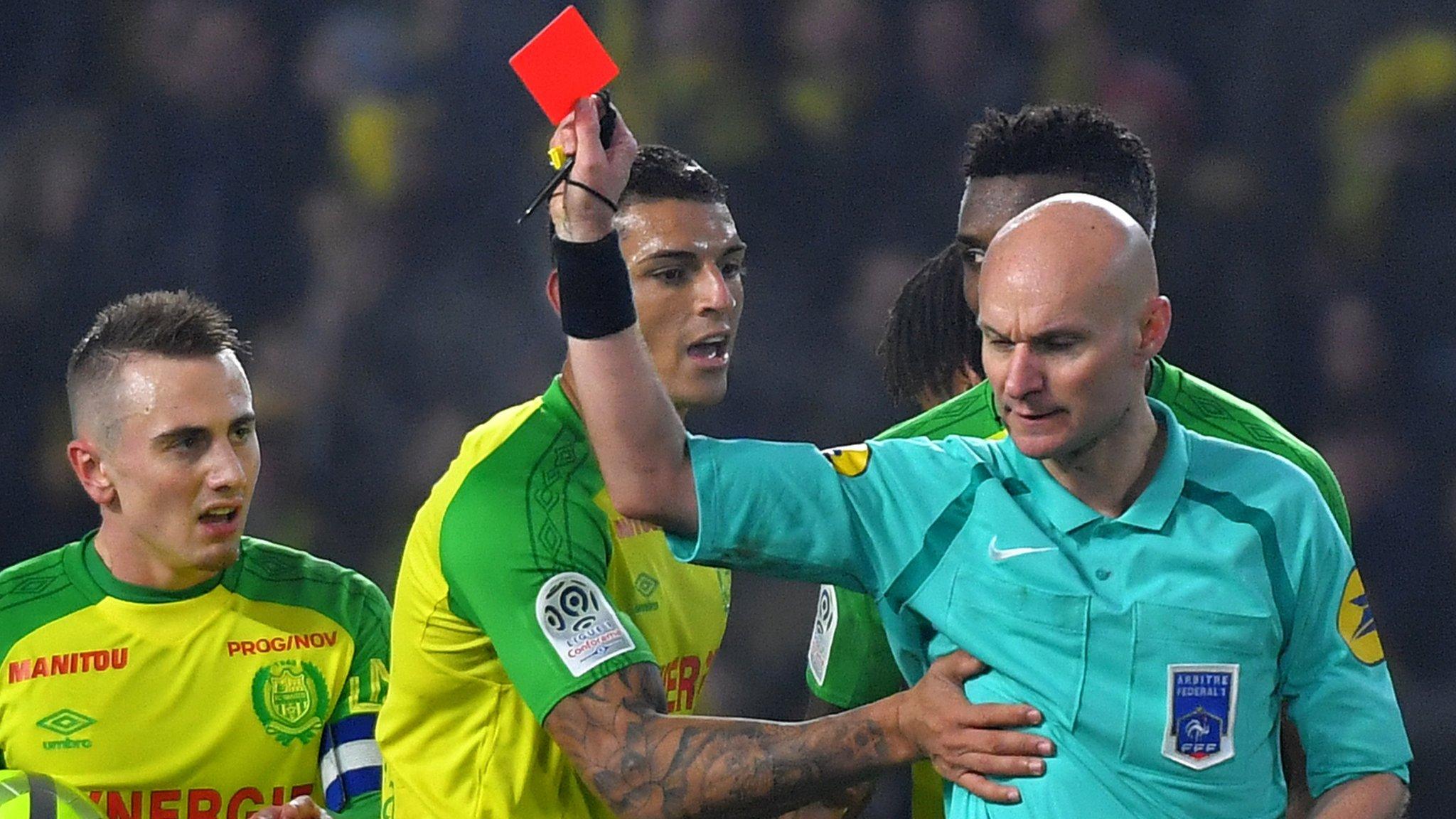 Tony Chapron sending off Diego Carlos