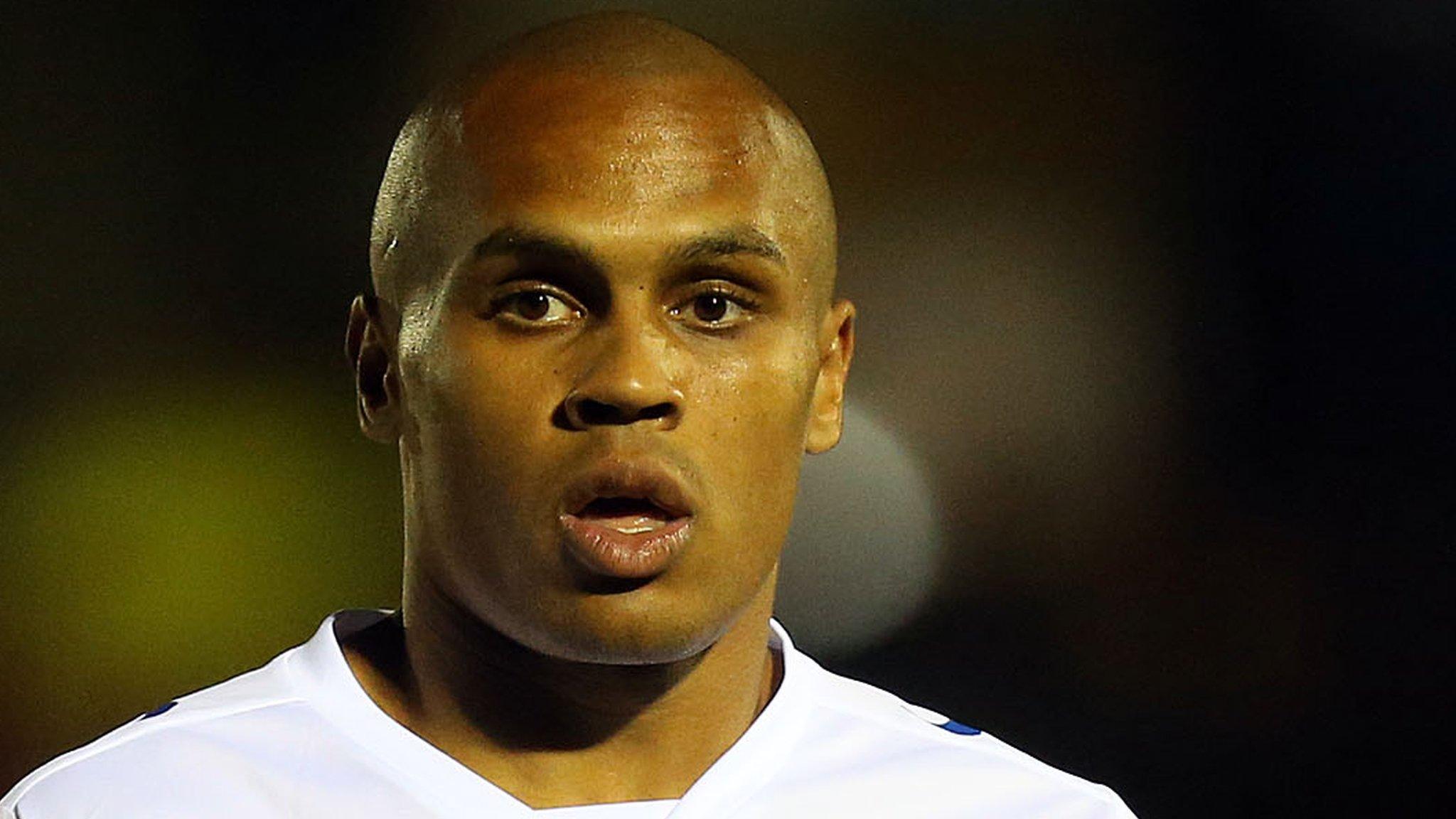 Elliott Romain playing for Dagenham and Redbridge