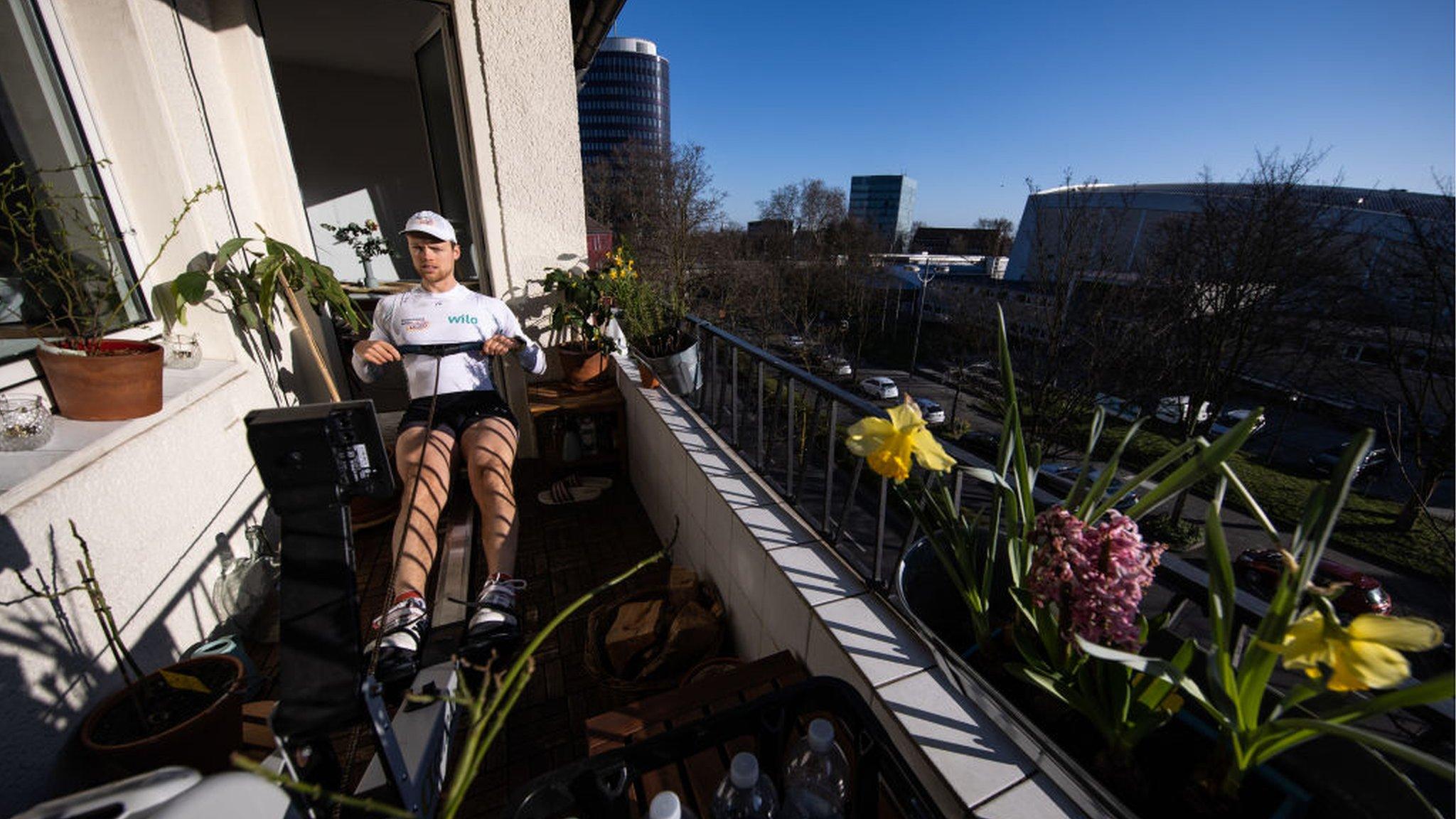 Rower Johannes Weissenfeld training on his balcony